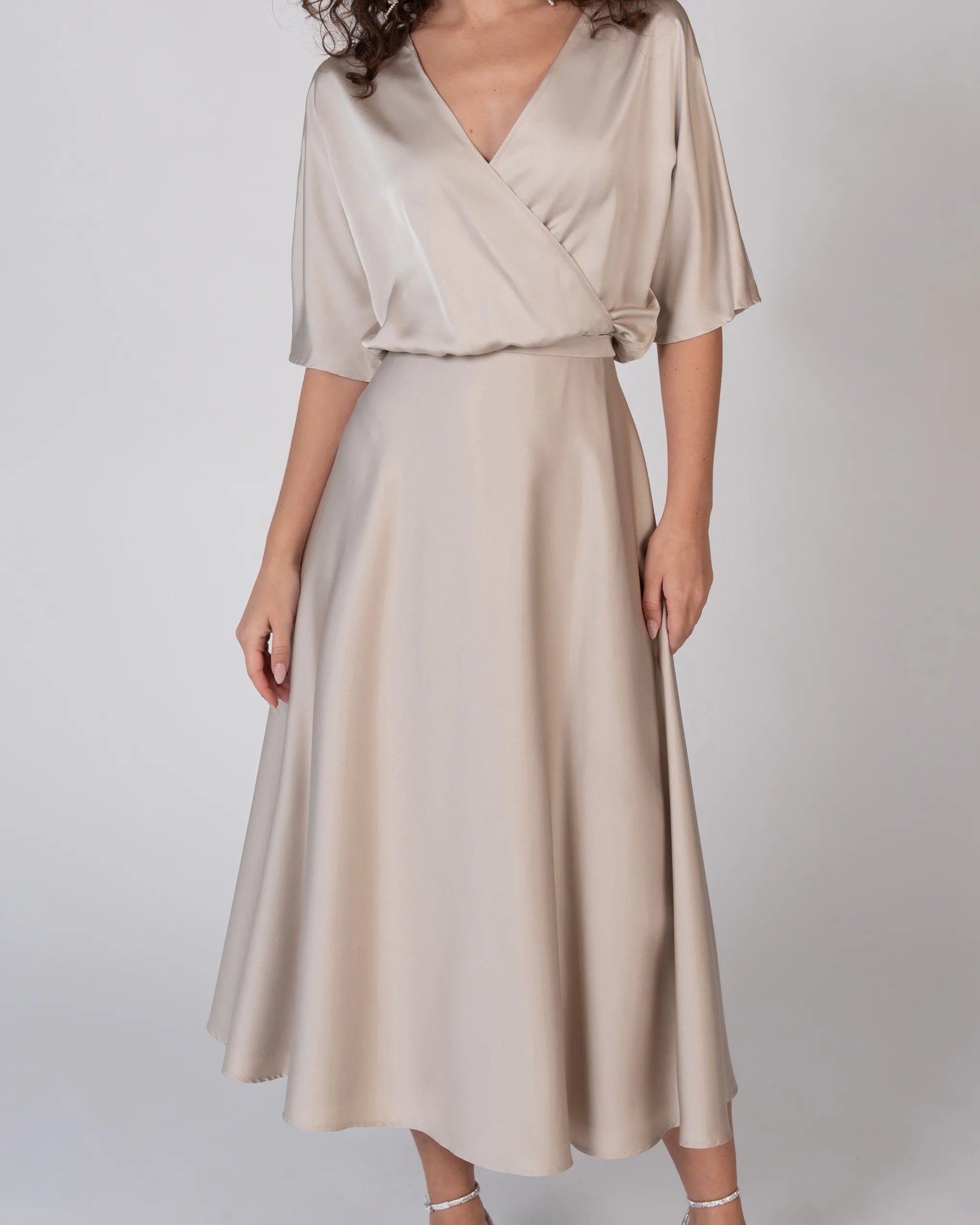 Elegantes Abendkleid mit A-Linien Satinrock und Bluse - Detailansicht vorne