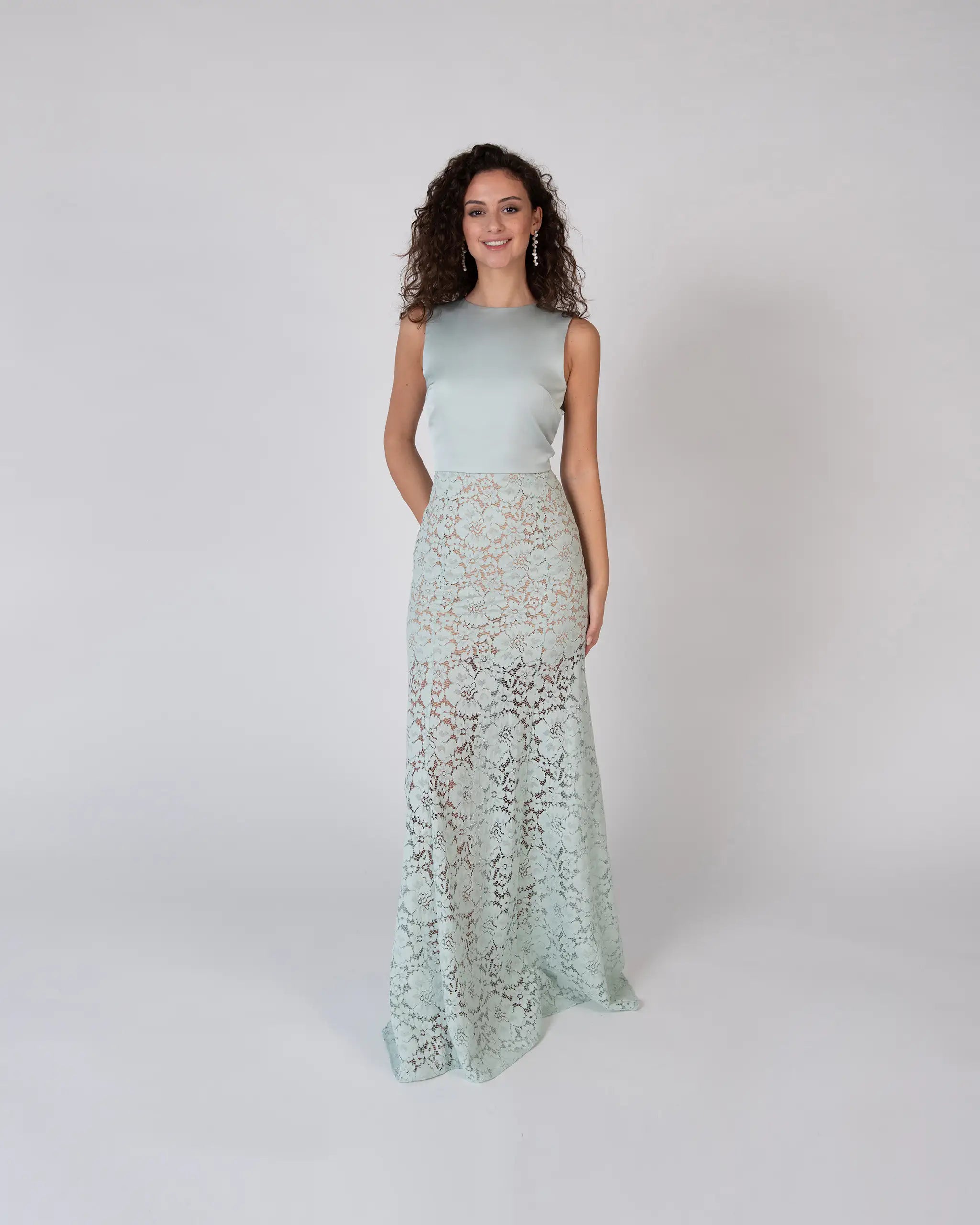 Wunderschönes Abendkleid mit Spitzen Fit and Flare Rock und Satin Top - Ansicht vorne