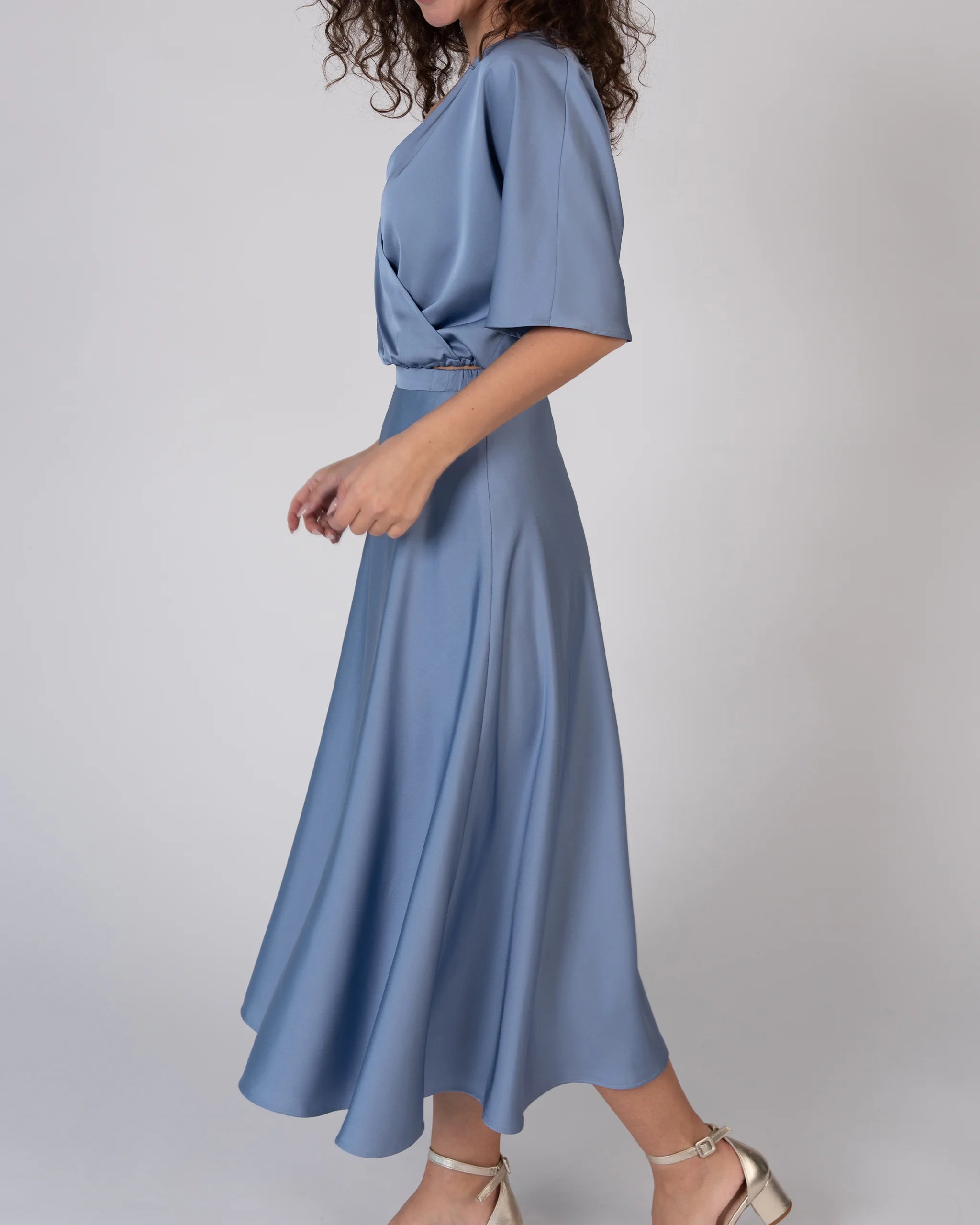 Festliches Abendkleid aus A-Linien Rock und Satinbluse - Detailansicht Seite