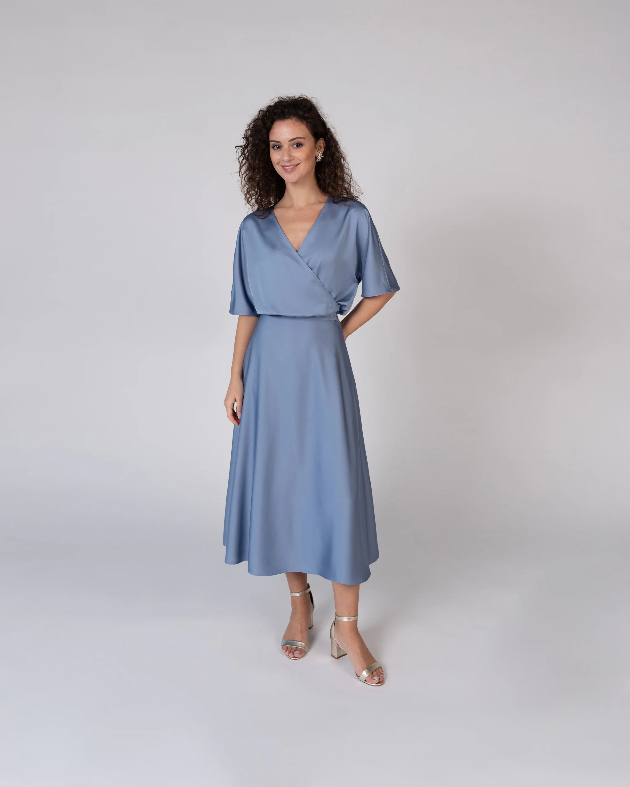 Festliches Abendkleid aus A-Linien Rock und Satinbluse - Ansicht vorne