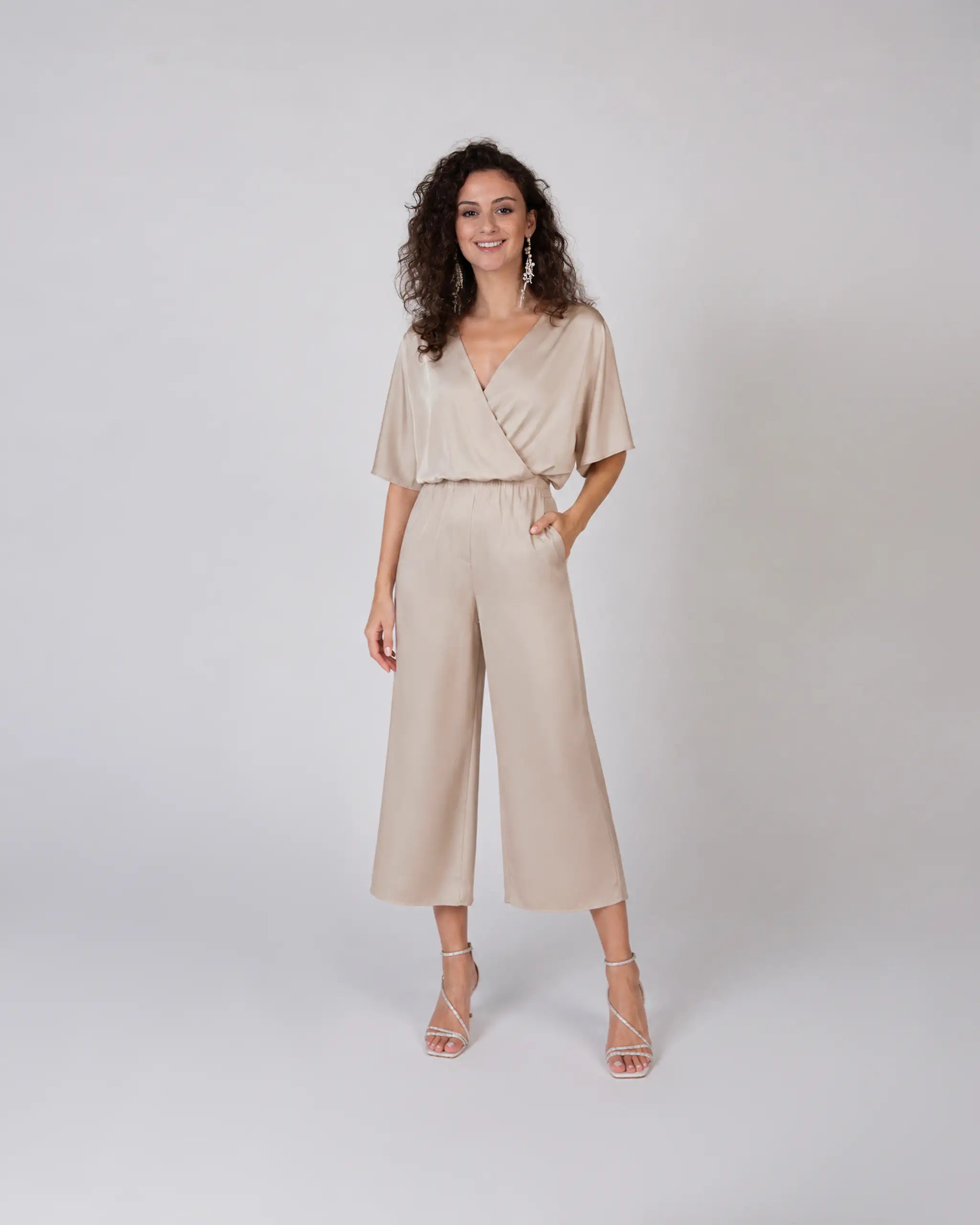 Abendkleid Outfit mit Satin Culotte und Satinbluse in champagne