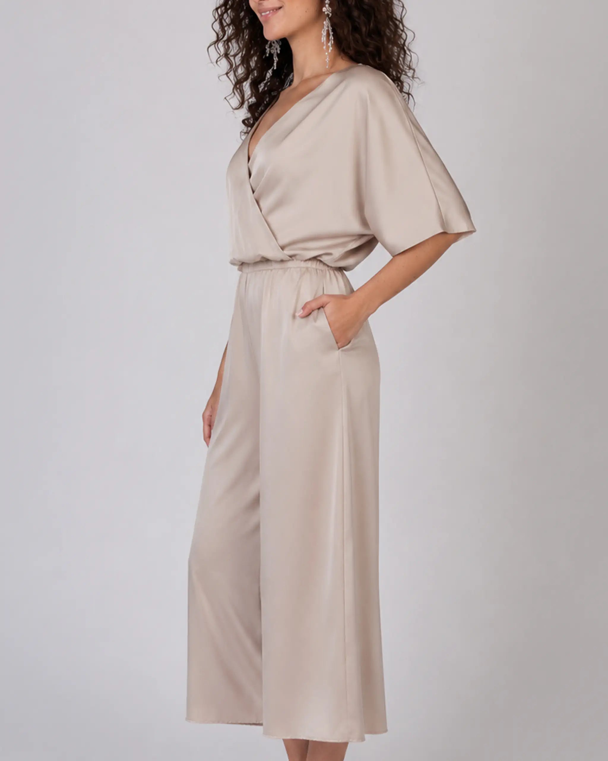 Abendkleid Zweiteiler Satin Culotte und Satinoberteil Kristallgürtel Taille champagne - Detailansicht vorne
