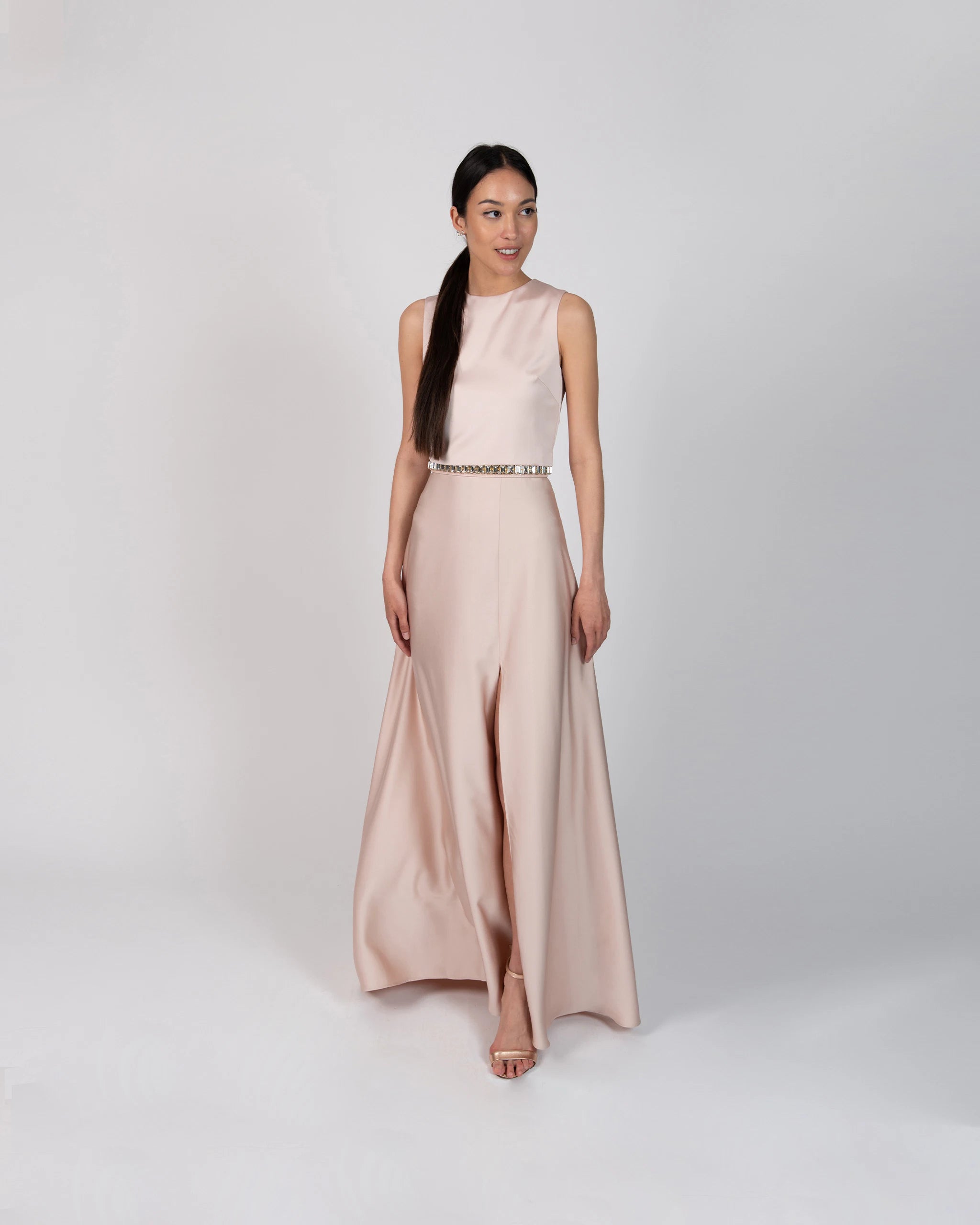 Elegantes Abendkleid mit Croptop und bodenlangem Rock - Ansicht vorne