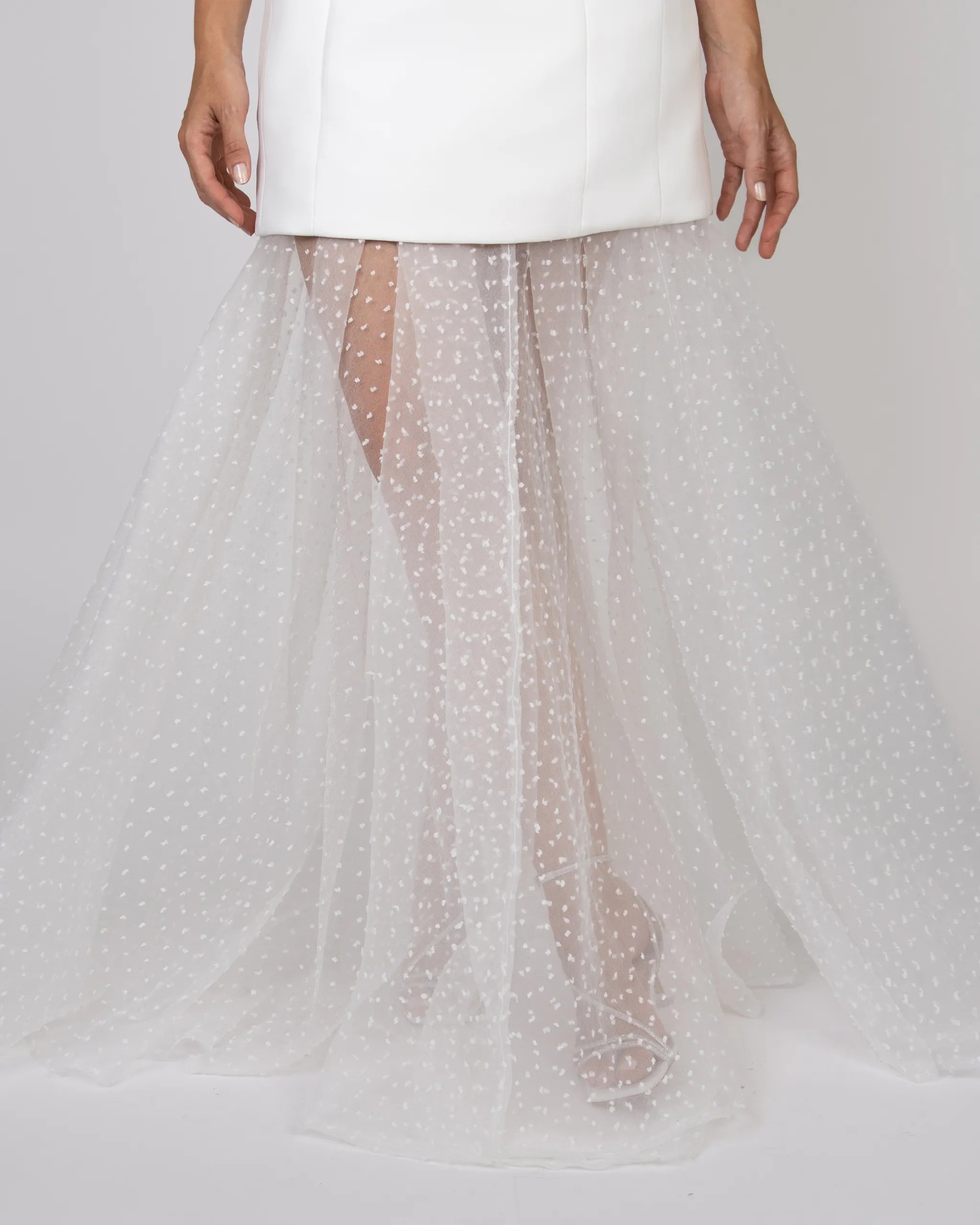 Braut Überrock aus Organza mit Punkten Detailansicht