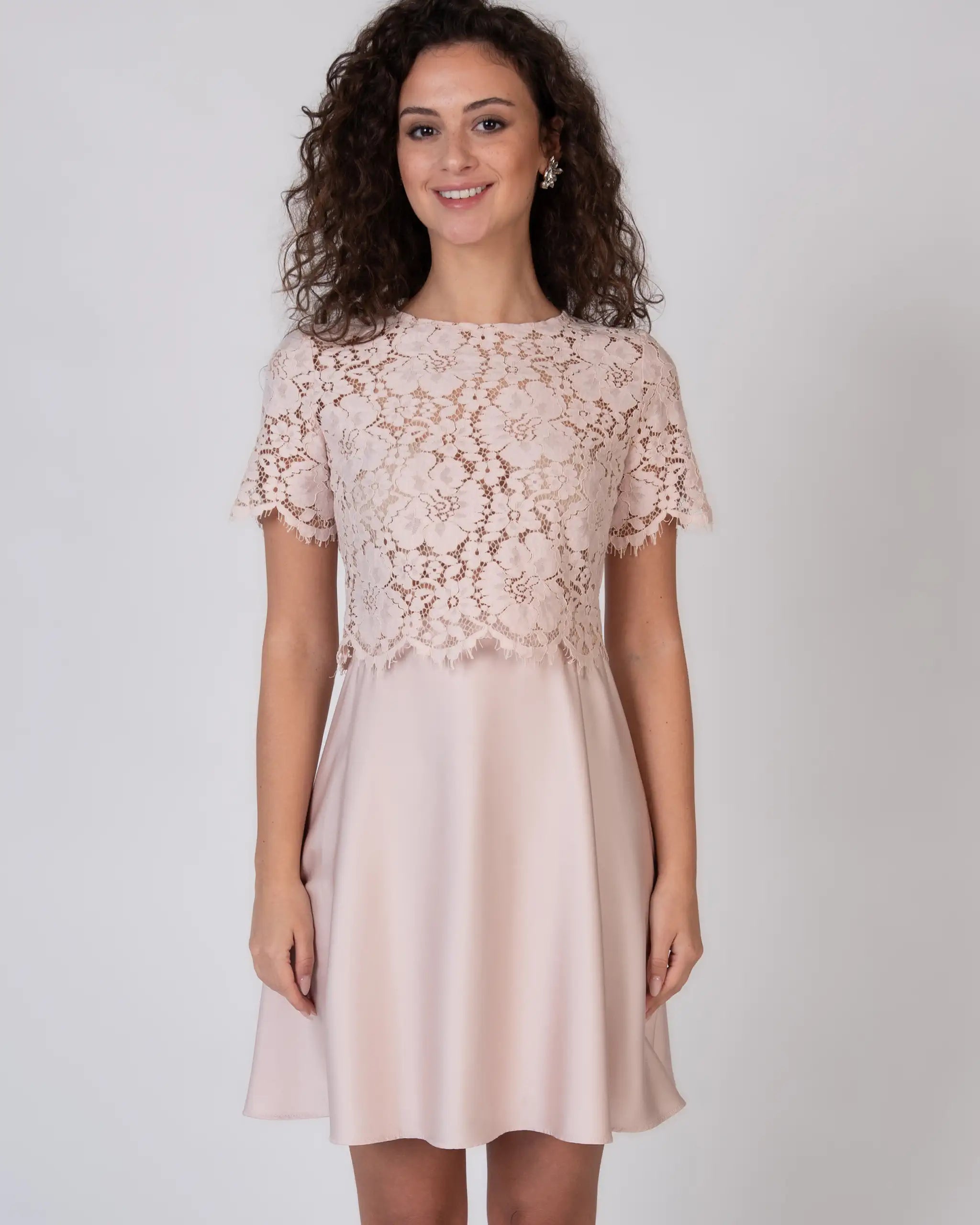 Kurzarm Crop Top aus Vintage Spitze in rosa Ansicht vorne