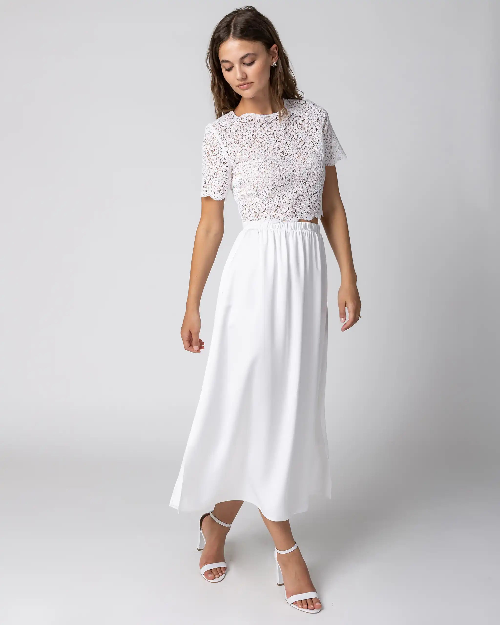 Kurzarm Braut Crop Top aus floraler Spitze Ansicht vorne