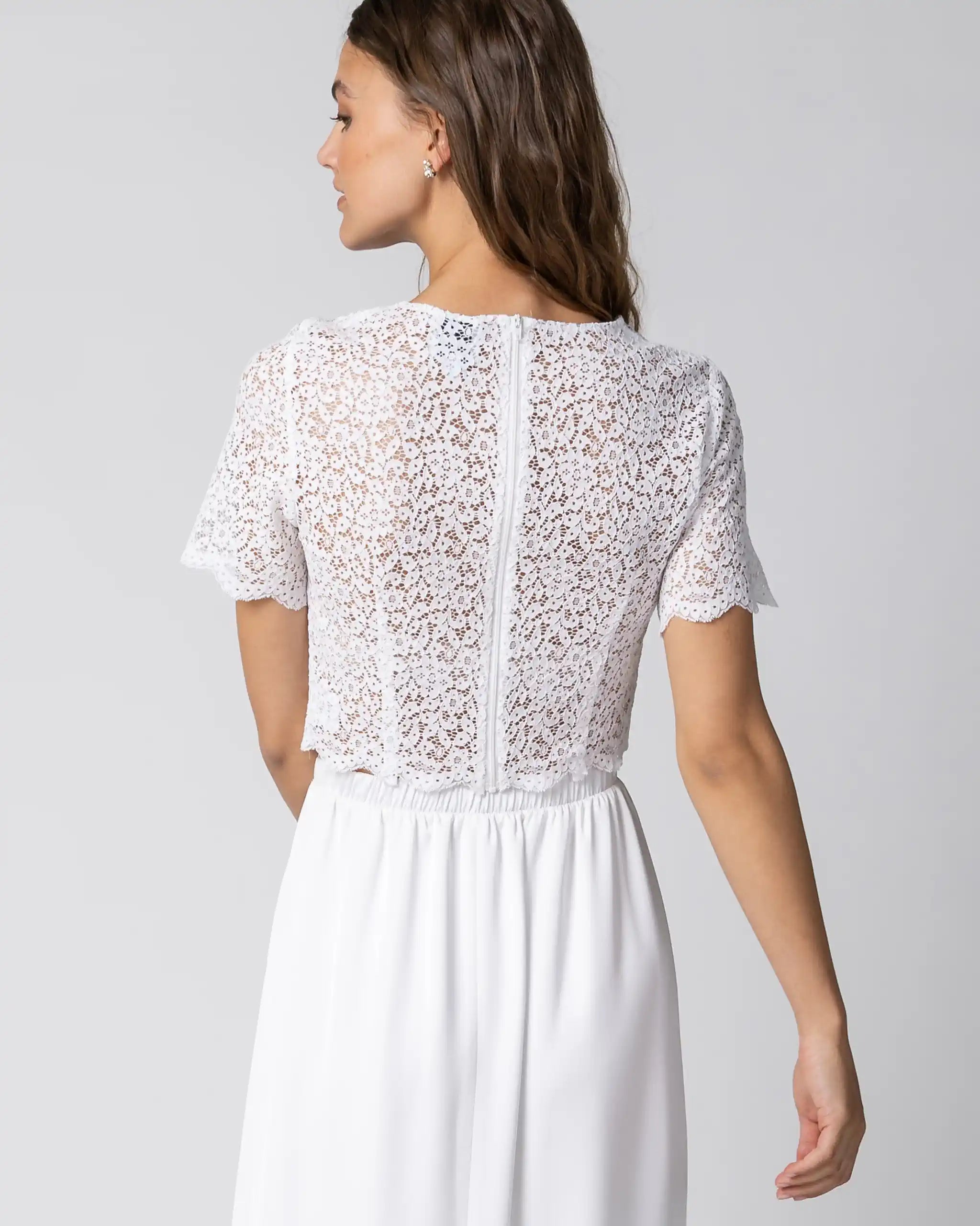 Kurzarm Braut Crop Top aus floraler Spitze Ansicht hinten