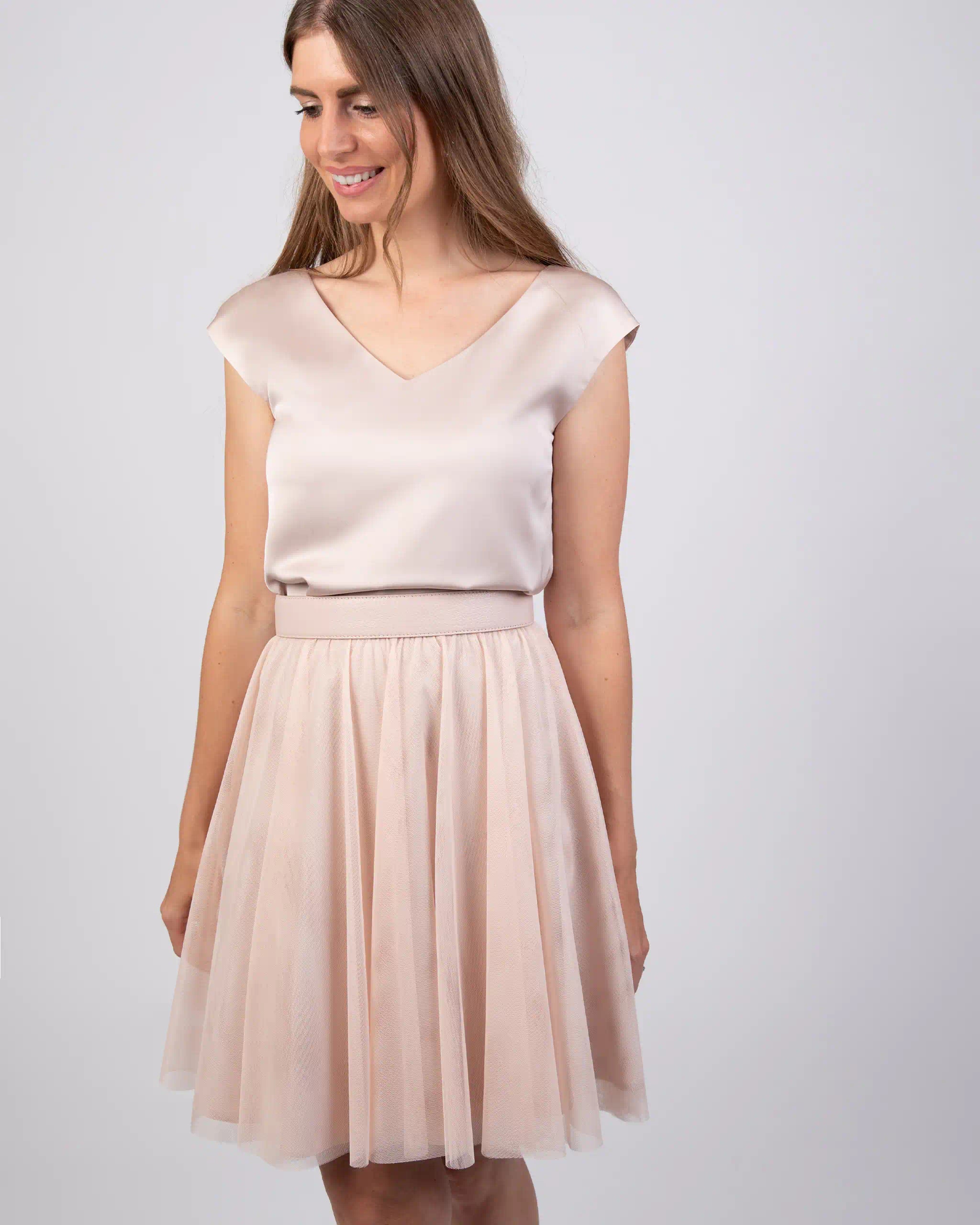 Satin Top mit V-Ausschnitt in rosa Ansicht vorne