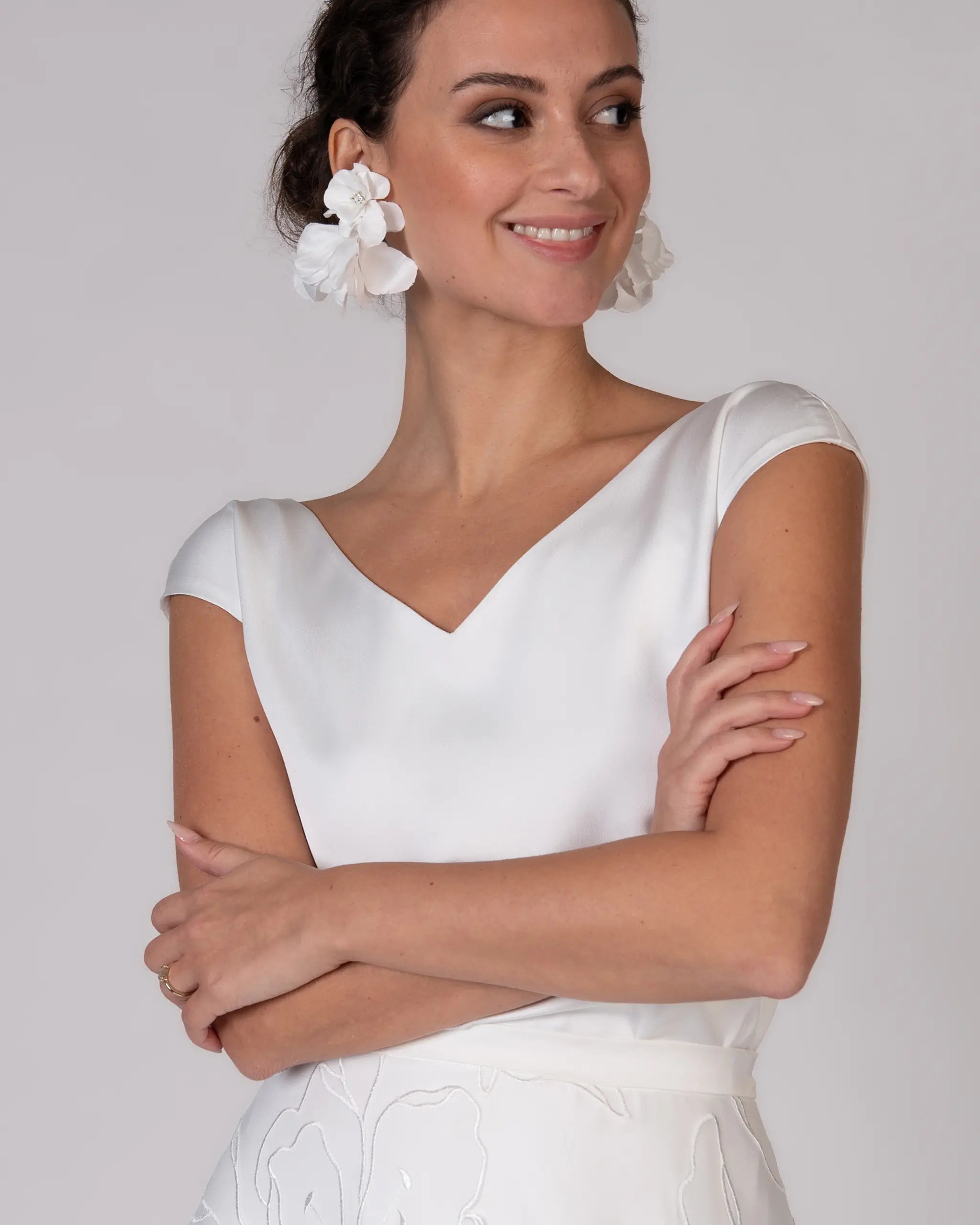 Braut Satin Top mit V-Ausschnitt in ivory Freisteller vorne