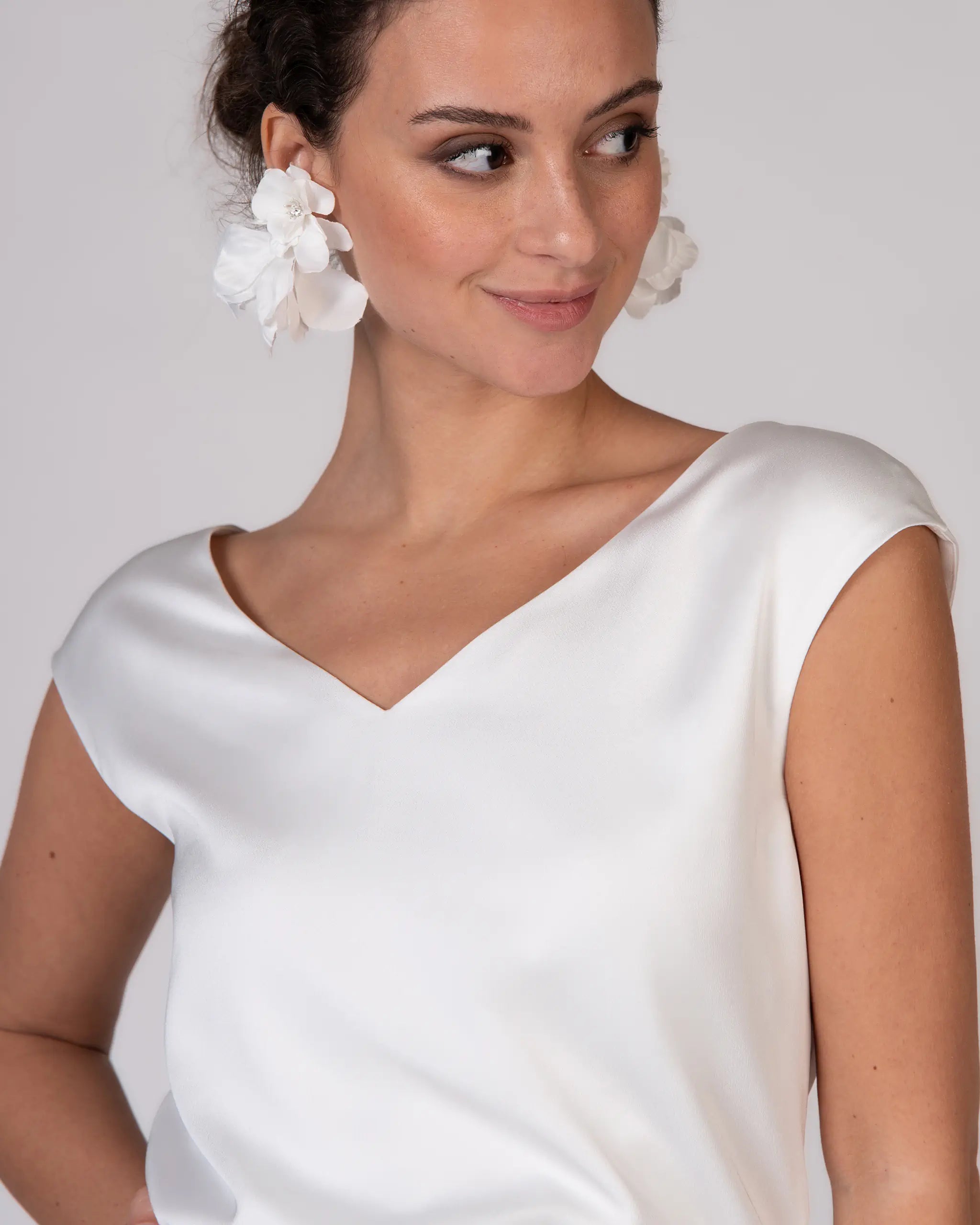Braut Satin Top mit V-Ausschnitt in ivory Nahaufnahme
