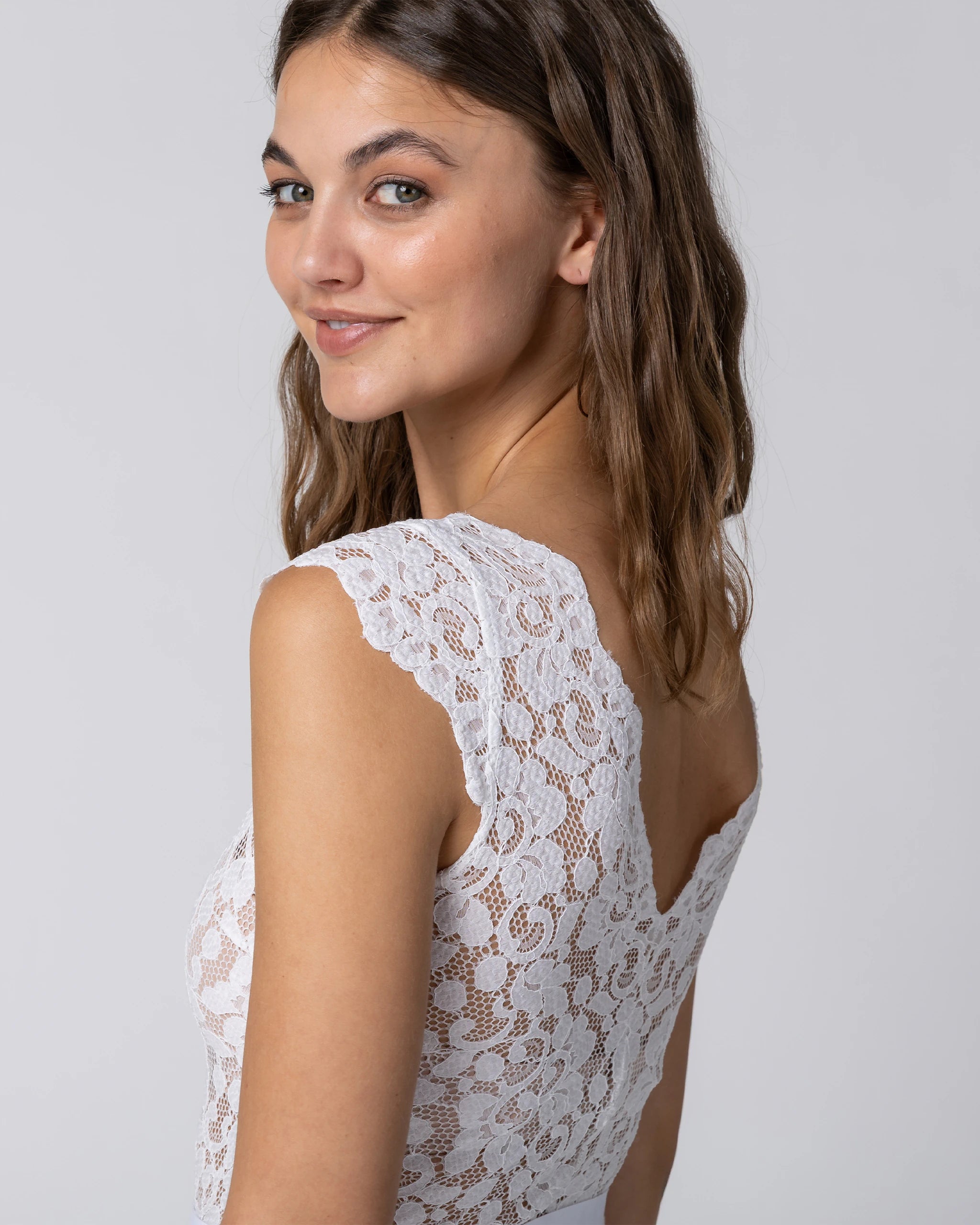 Boho Standesamtkleid mit Spitzenbody, Tüllrock & Brautgürtel Detailansicht hinten