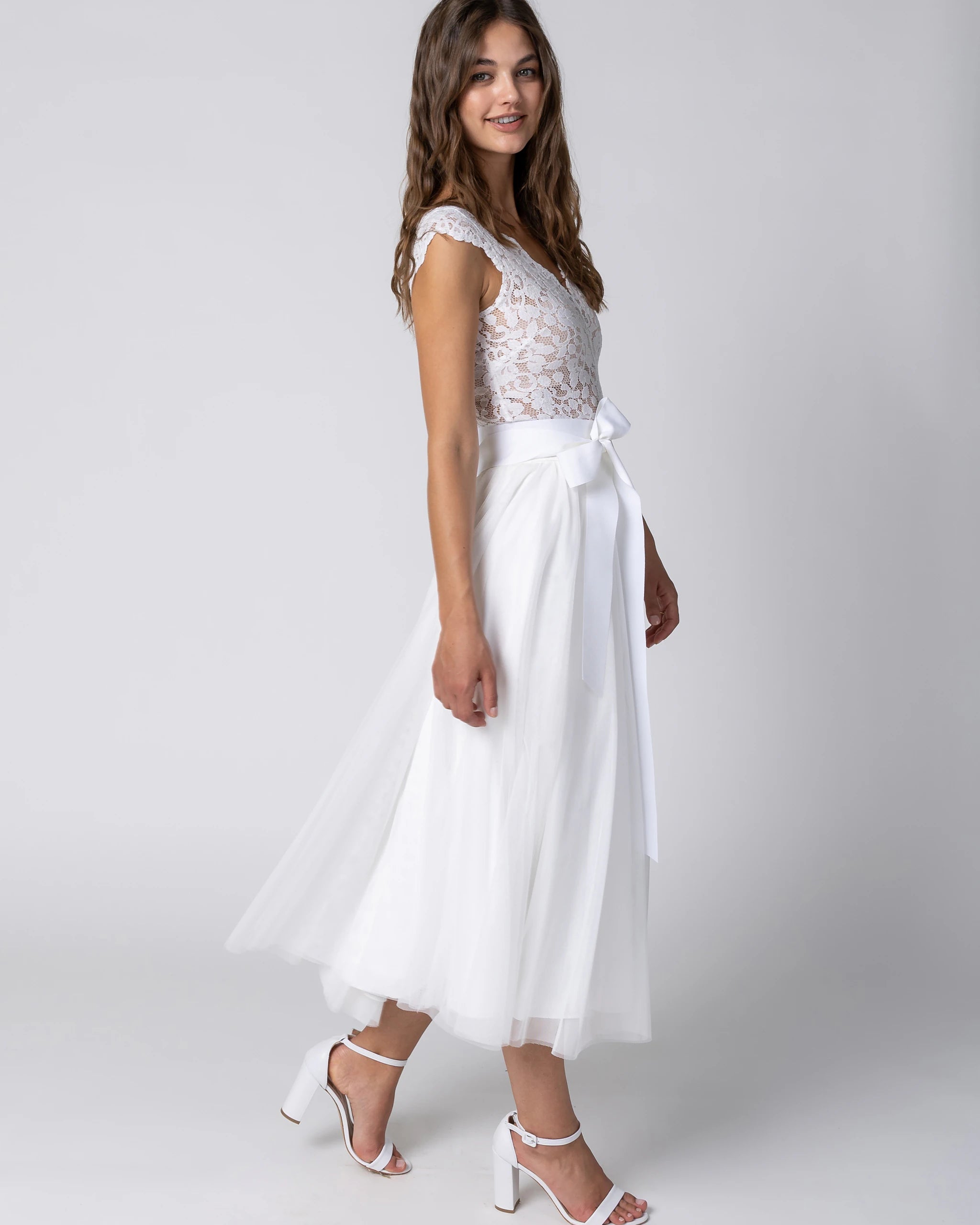Boho Standesamtkleid mit Spitzenbody, Tüllrock & Brautgürtel
