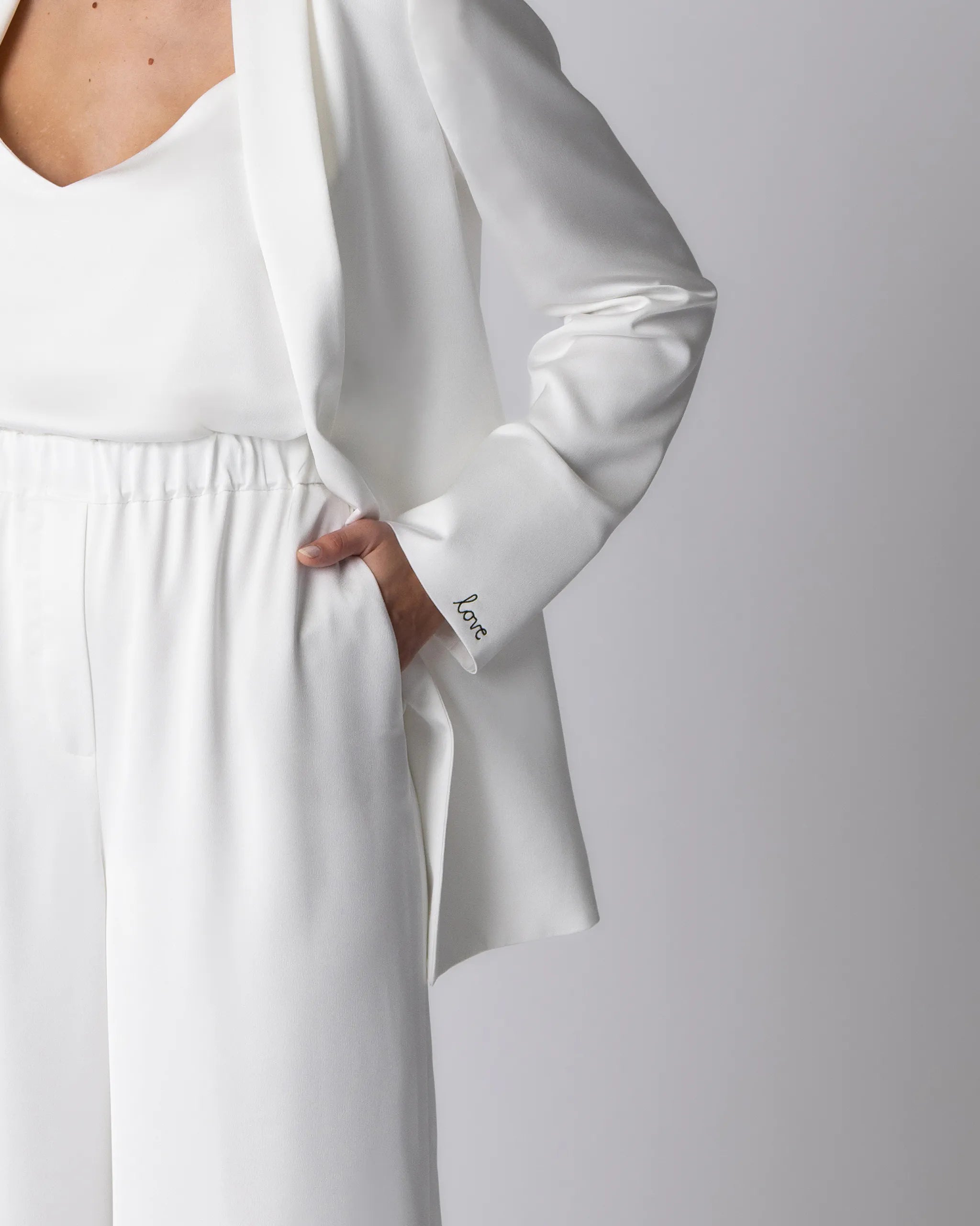 Braut Blazer aus Satin Detailaufnahme