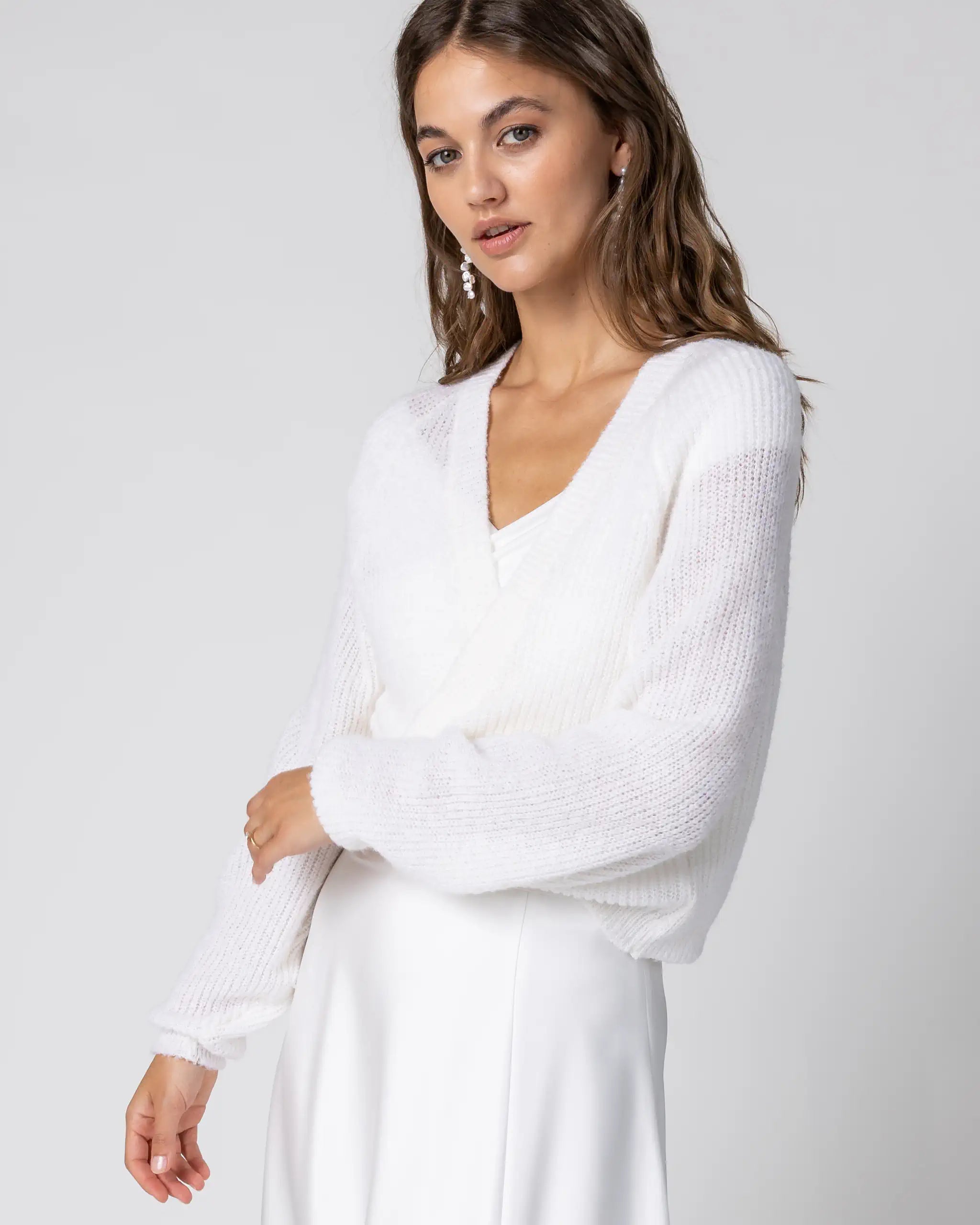 Kurze Braut Strickjacke in ivory Ansicht vorne