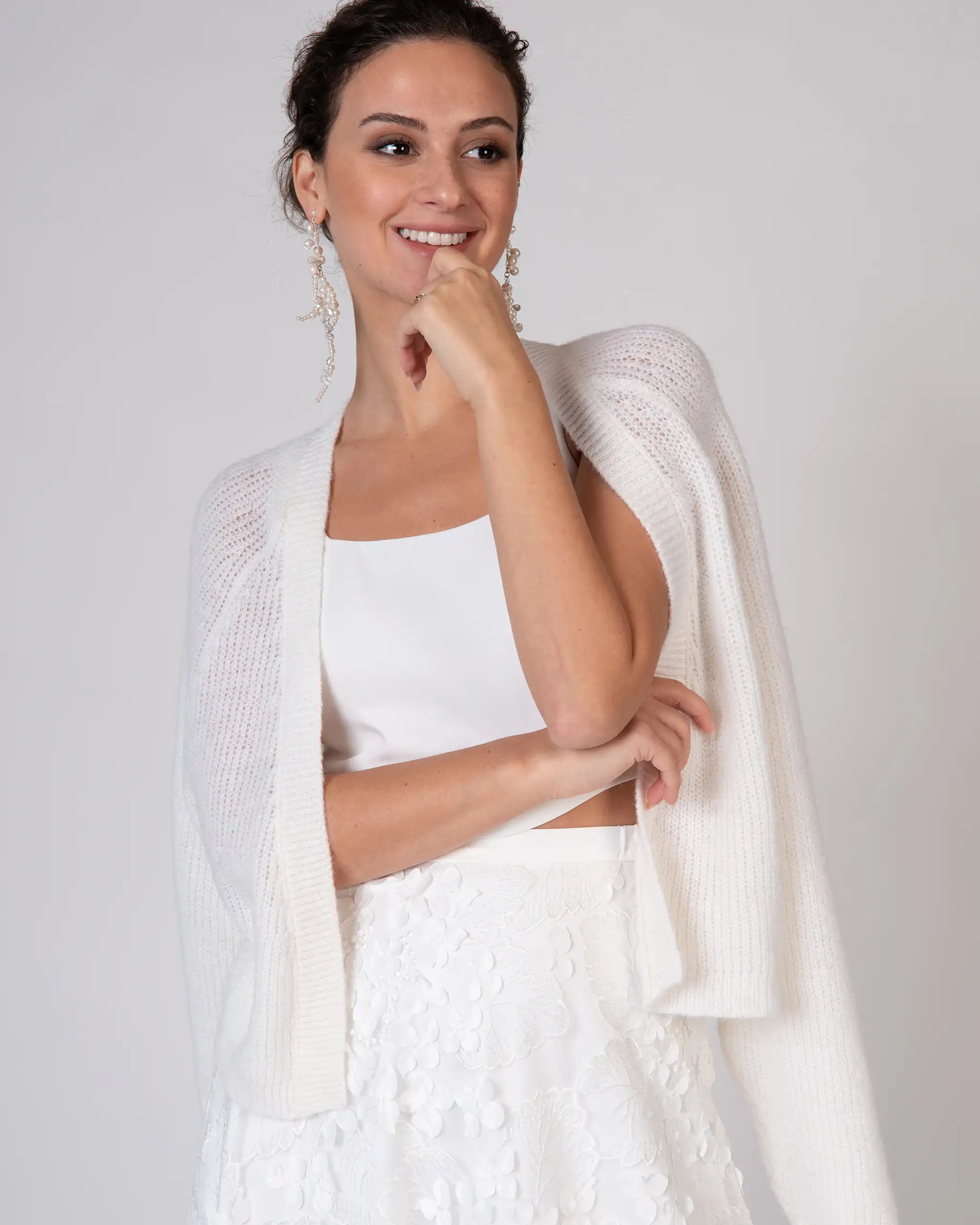 Braut Strickjacke mit funkelnder LOVE Aufschrift Ansicht vorne