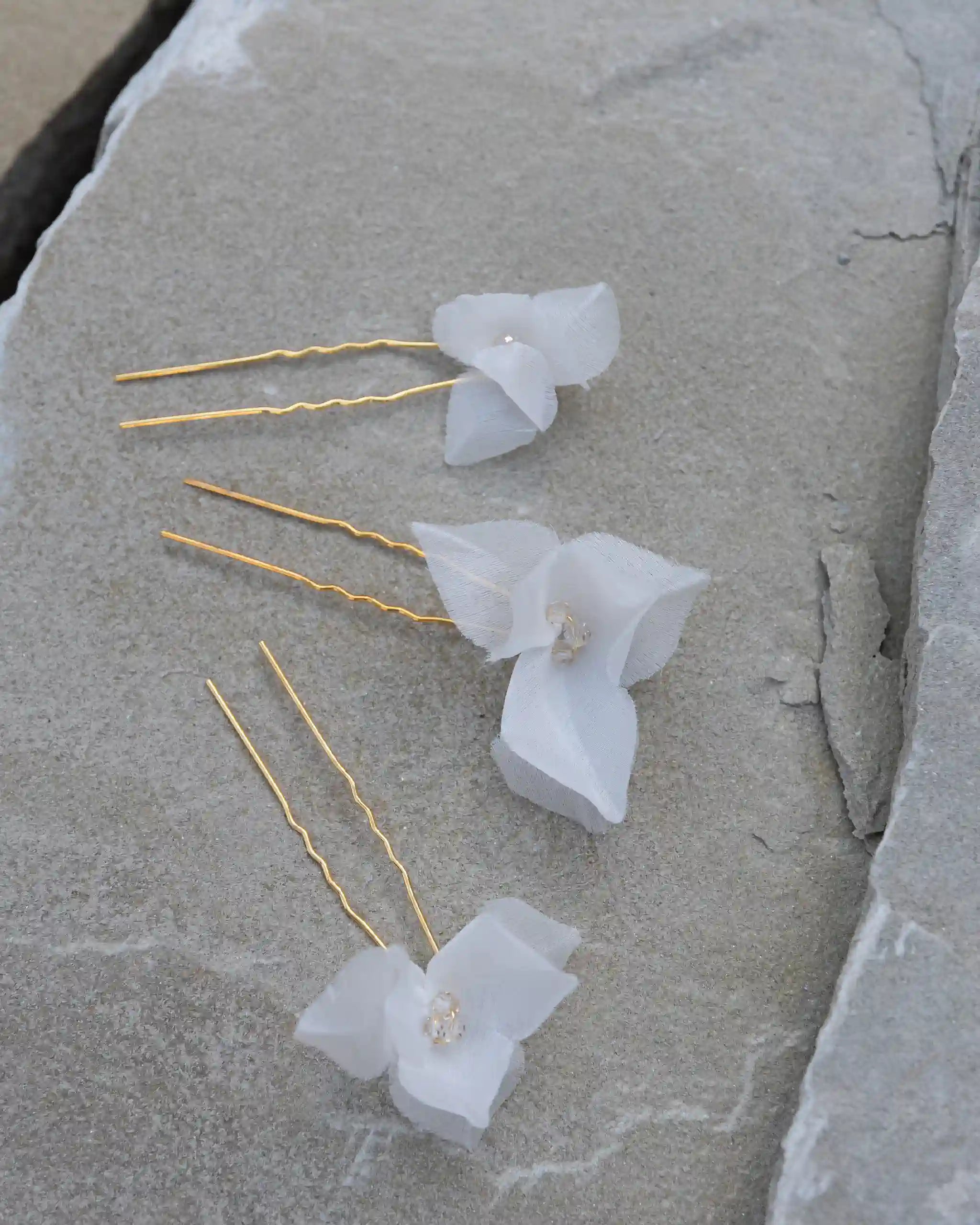 Haarnadeln mit Organza Blüten Detailaufnahme