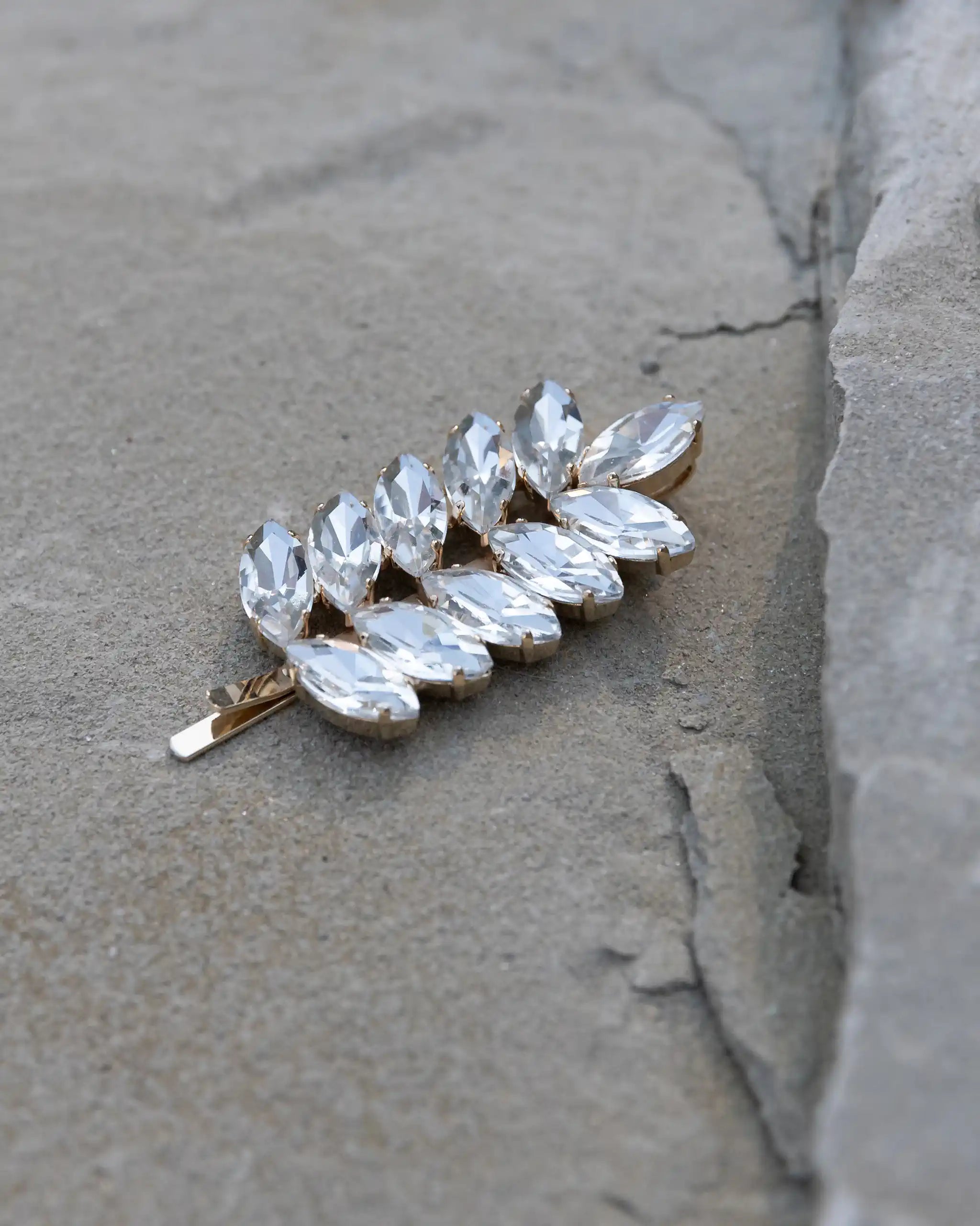 Haarspange mit Kristallen Detailaufnahme