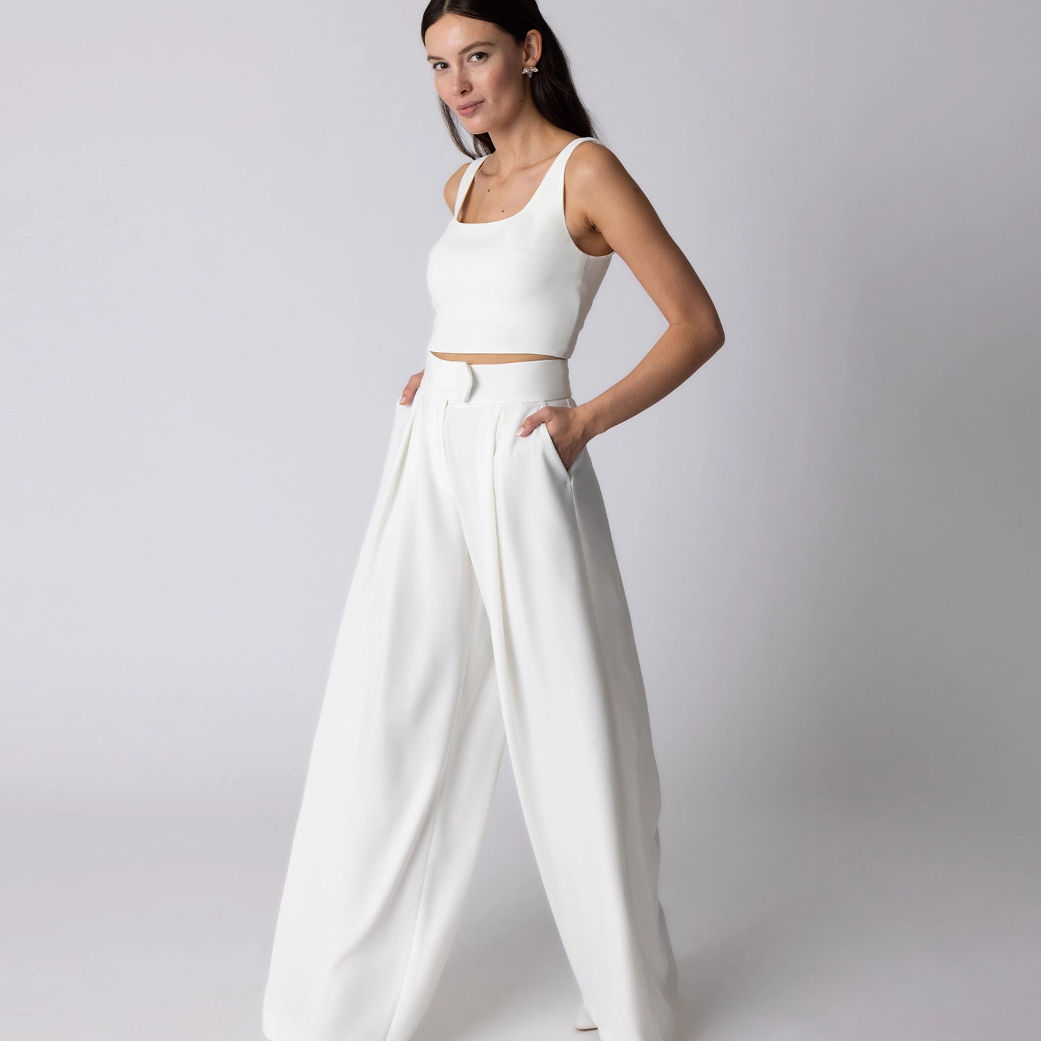 Brautjumpsuit für die moderne Braut Crop Top und weite Marlene Brauthose