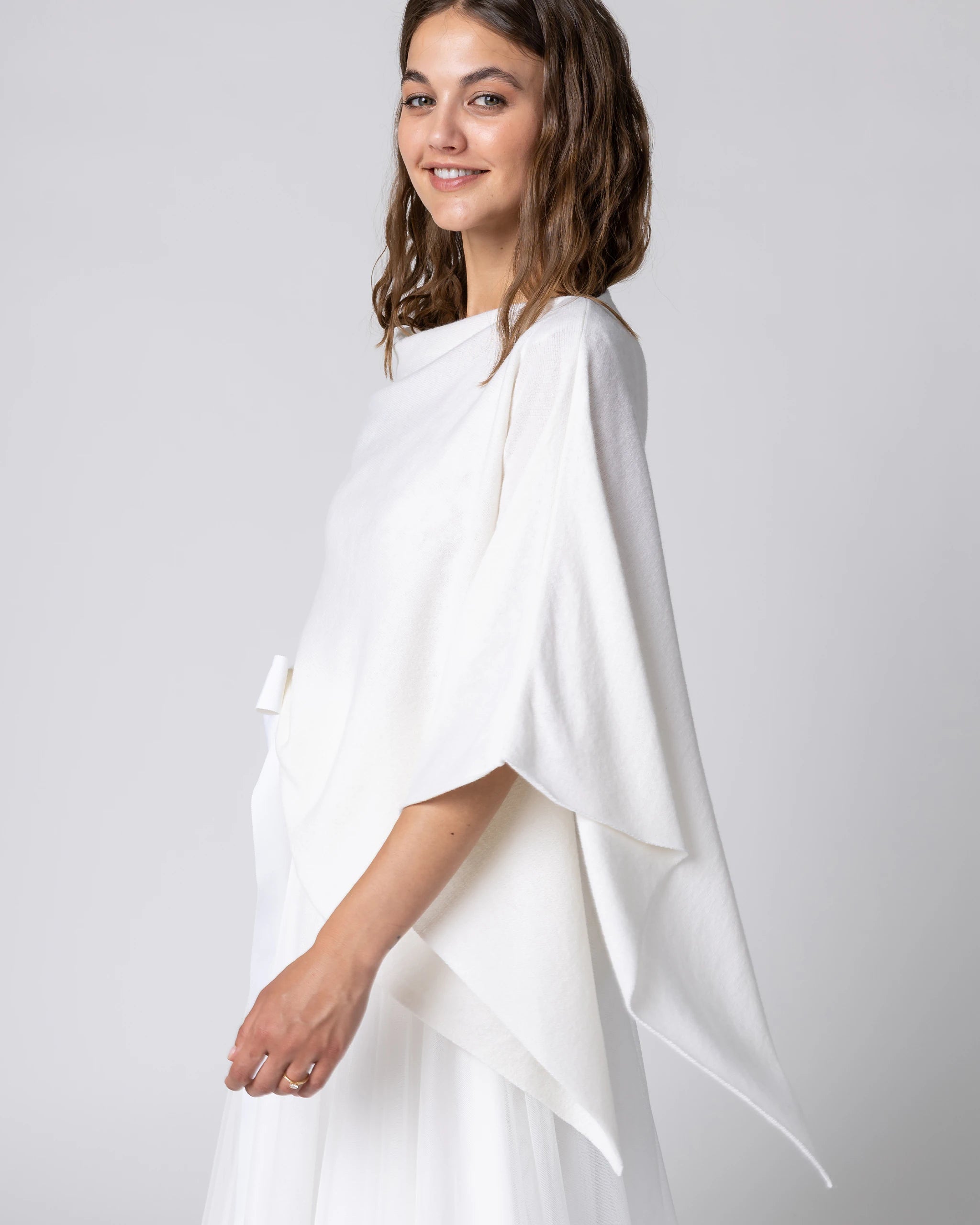 Braut Poncho in Ivory Ansicht vorne