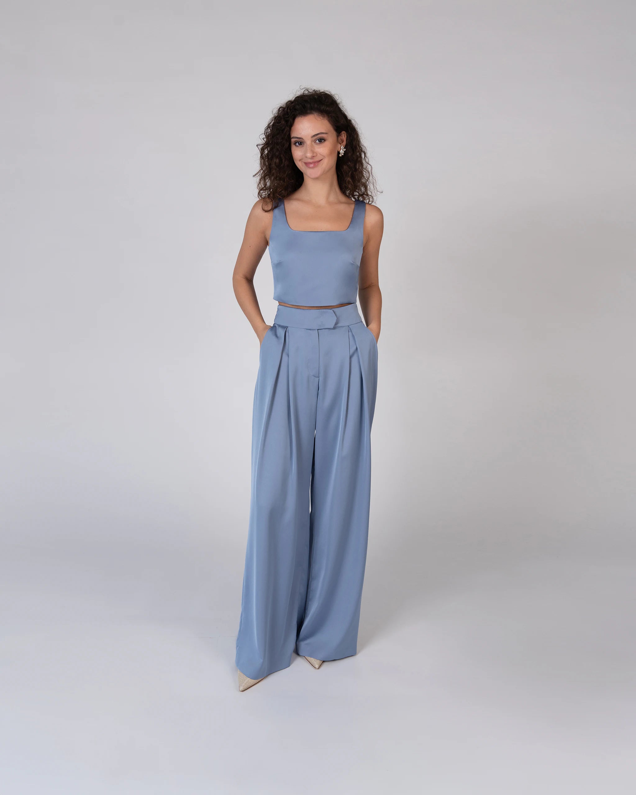 Moderner Jumpsuit Look für Hochzeitsgäste und Brautjungfern - Ansicht vorne