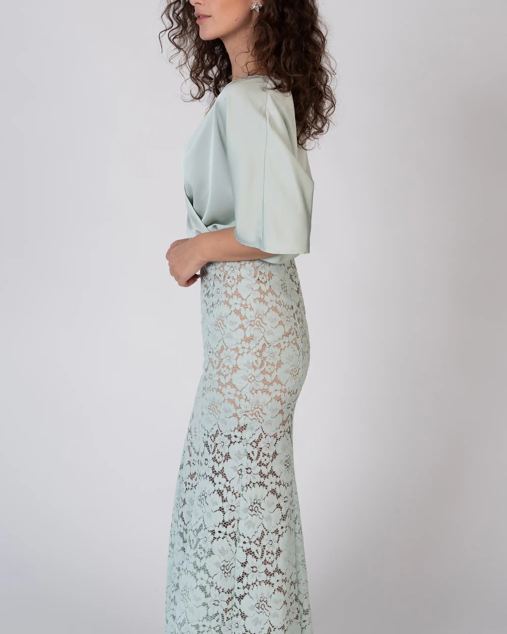 Modernes Brautjungfernkleid mit Fit and Flare Spitzen Rock - Detailansicht