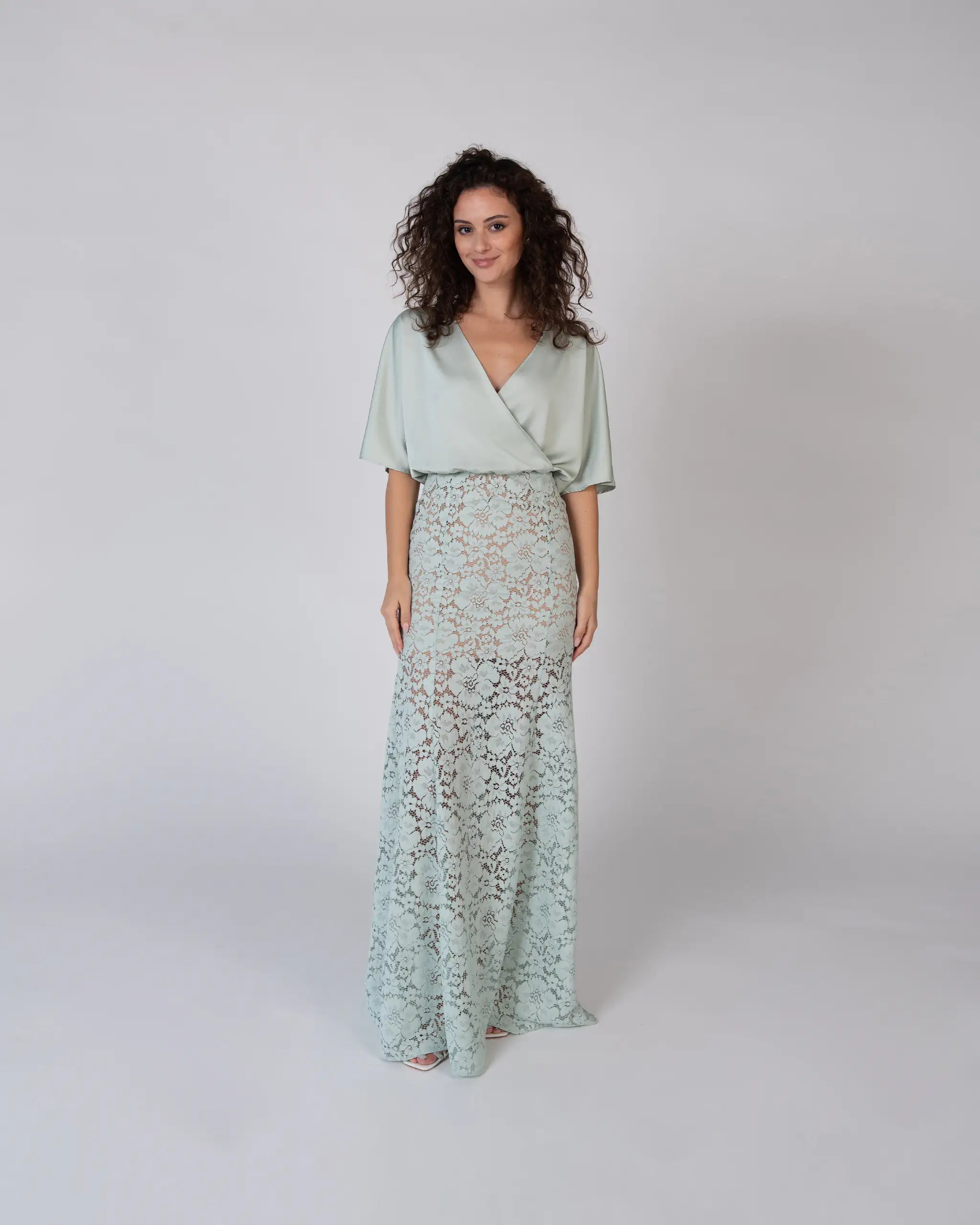 Modernes Brautjungfernkleid mit Fit and Flare Spitzen Rock - Ansicht vorne