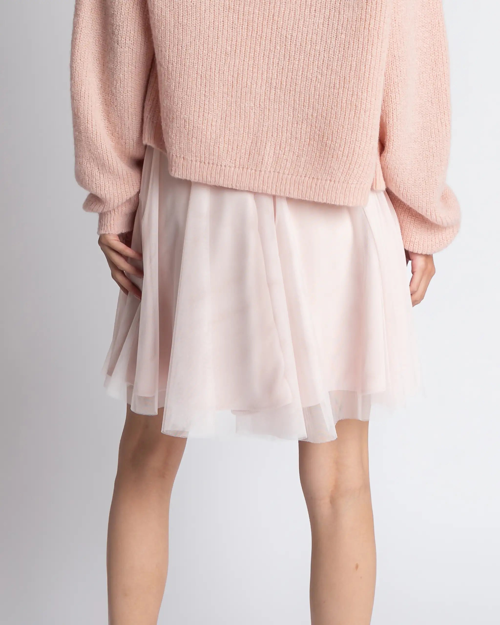 Kurzes und modernes Brautjungfernkleid mit Tüllrock und Vintage Spitze - Detailansicht