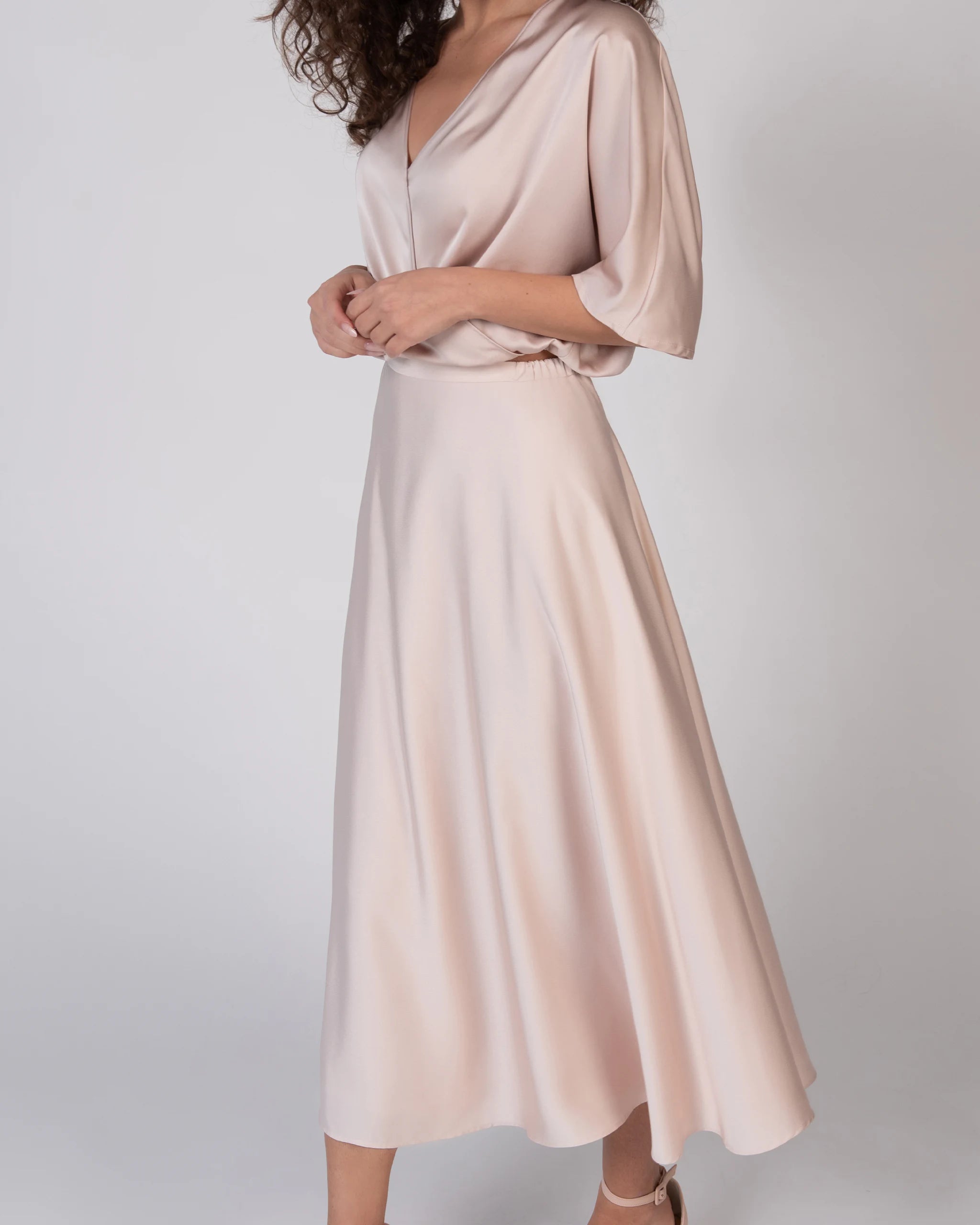 Moderner Zweiteiler im Satinlook für Brautjungfern - Detailansicht