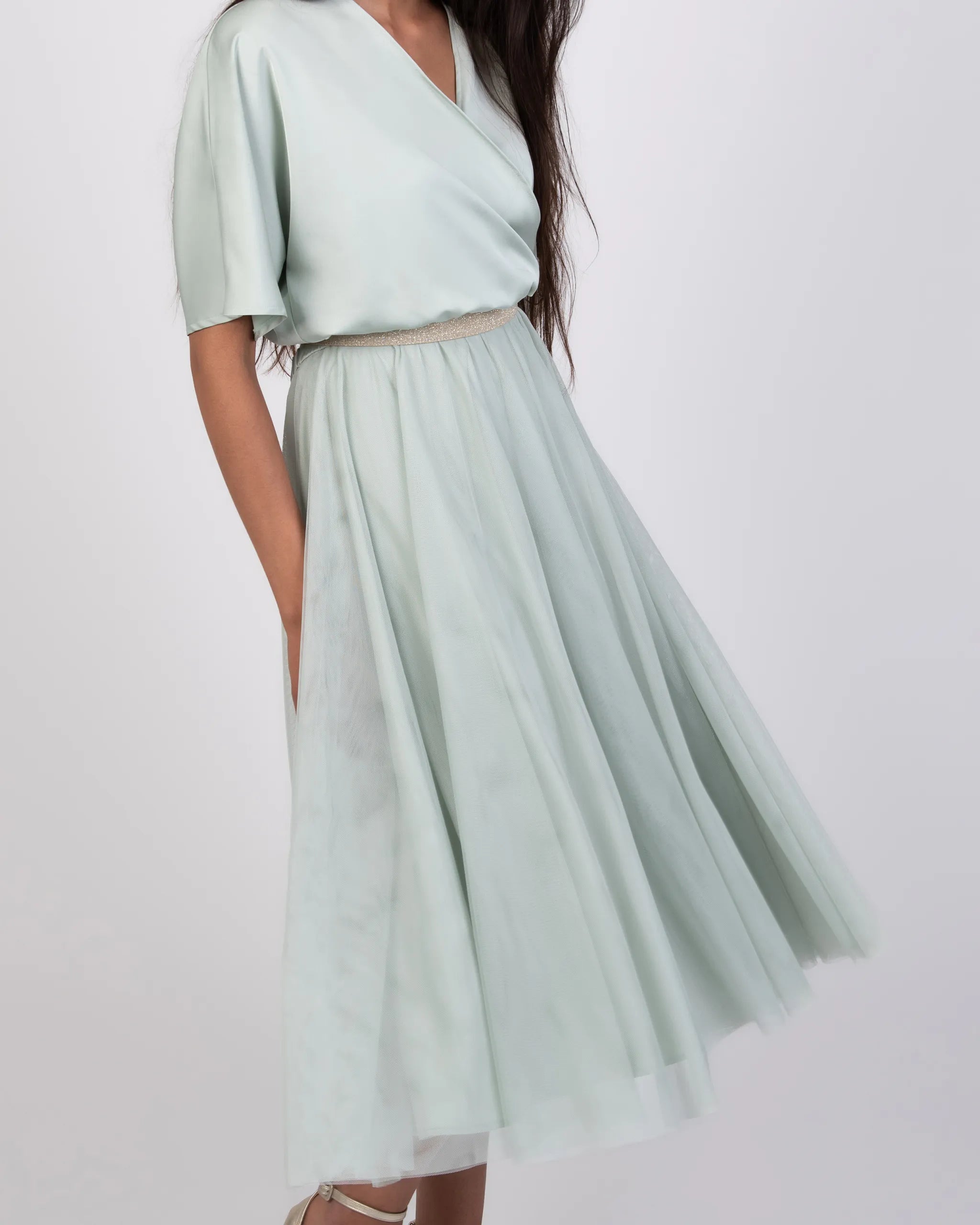 Brautjungfernkleid mit wadenlangem Tüllrock und Satinbluse - Detailansicht