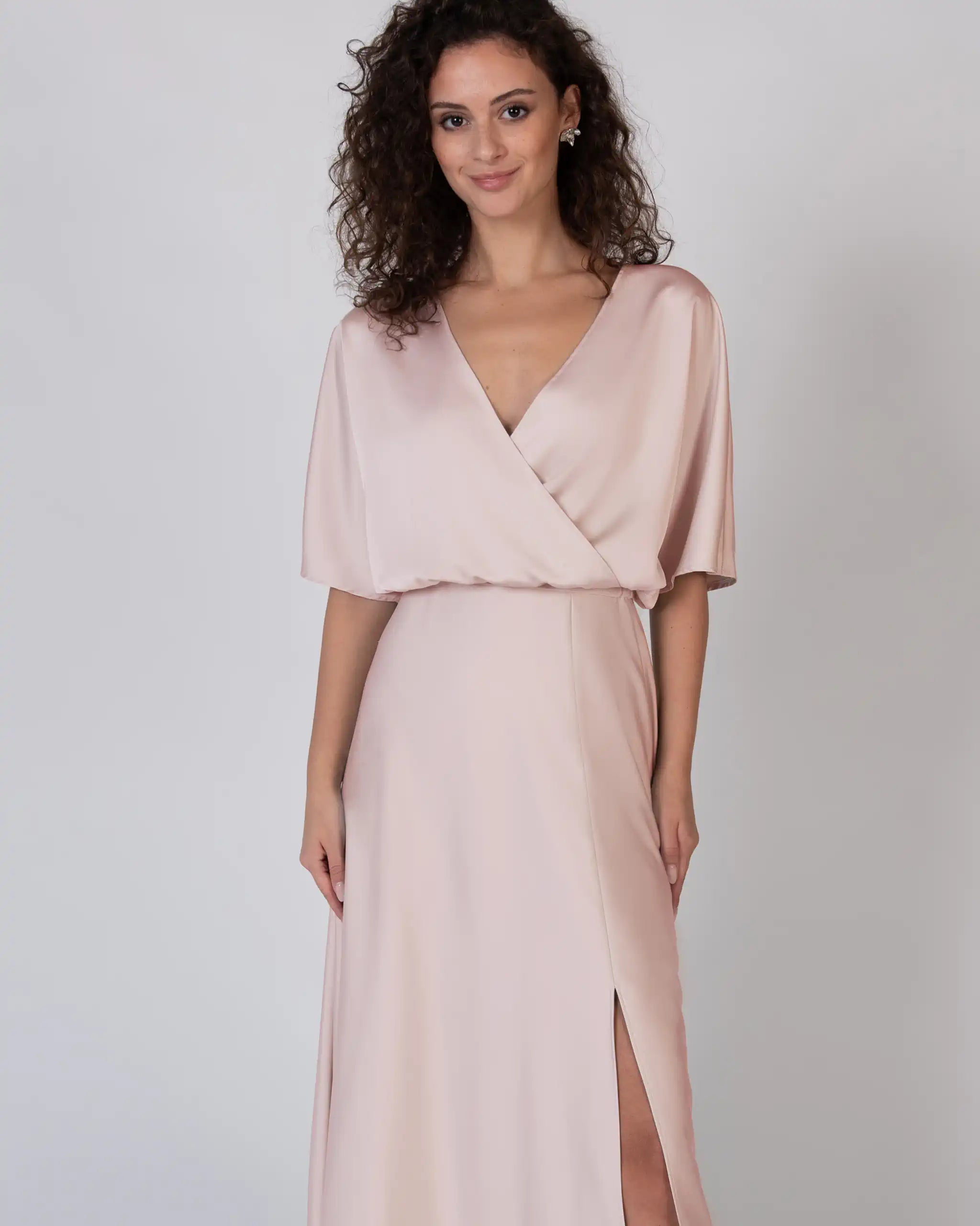 Bodenlanges Brautjungfernkleid mit Satinrock mit Schlitz und Bluse in rosa - Detailansicht