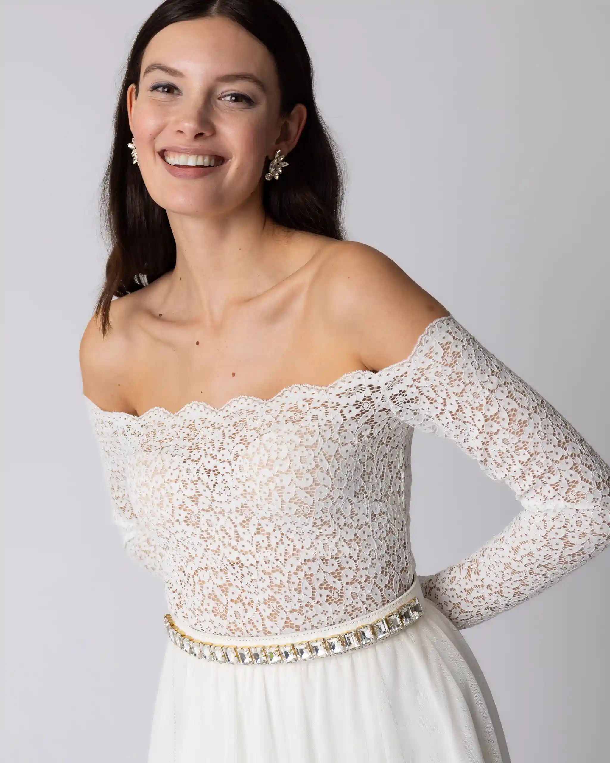 Off-Shoulder Body aus floraler Spitze Detailansicht