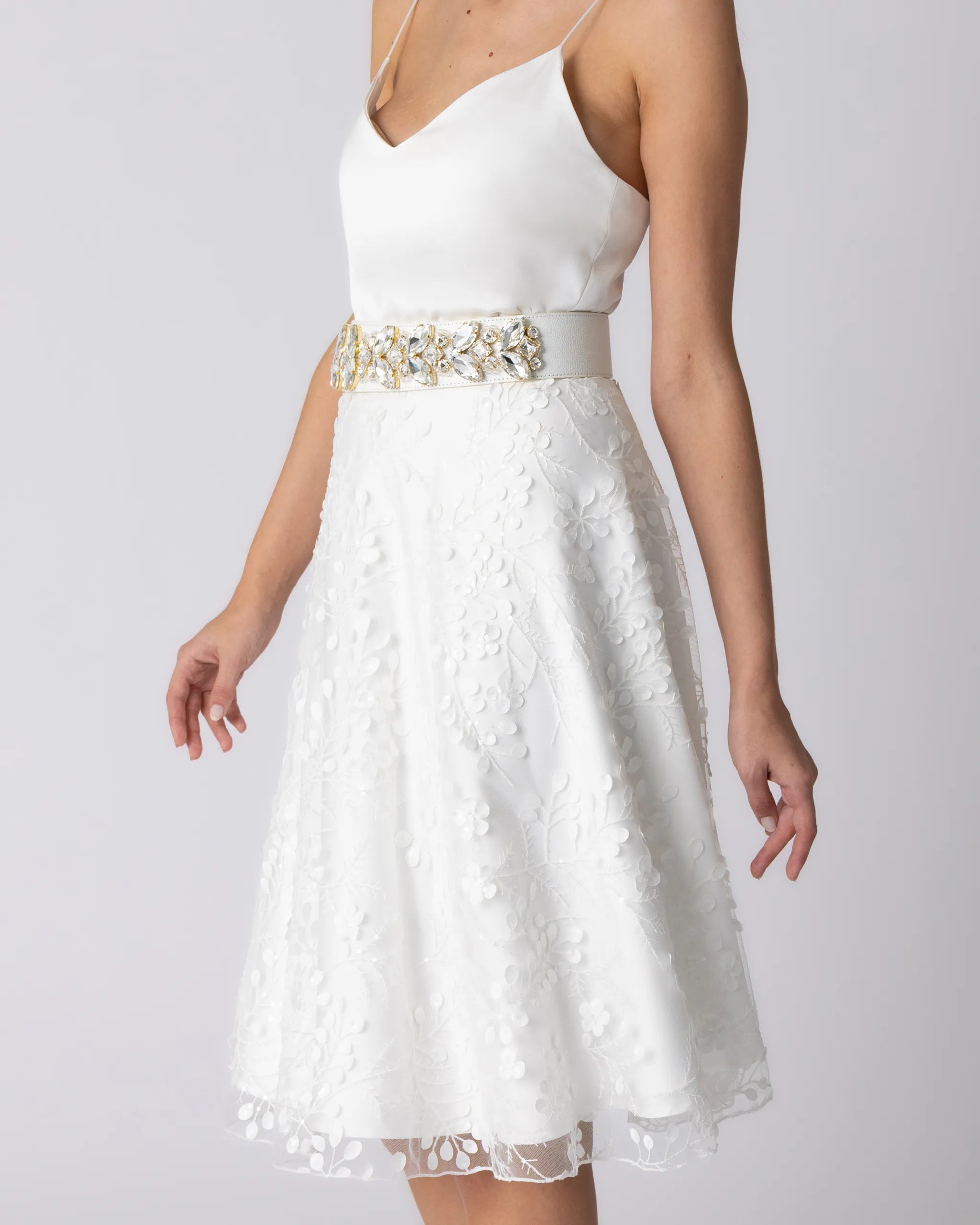 Brautrock für das Standesamt mit 3D-Blüten Detailansicht