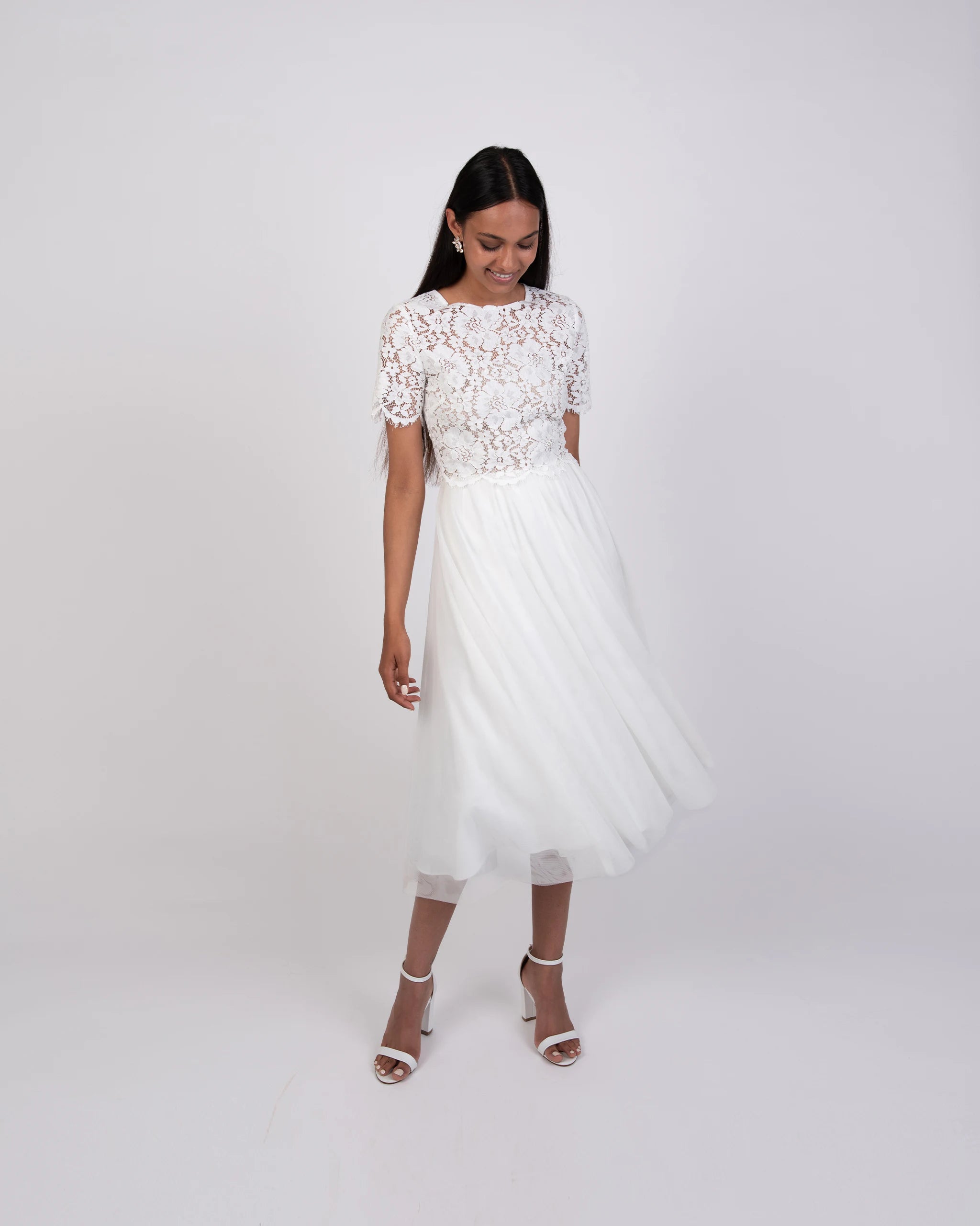 Standesamt Brautkleid mit Vintage Spitzentop und wadenlangem Tüllrock