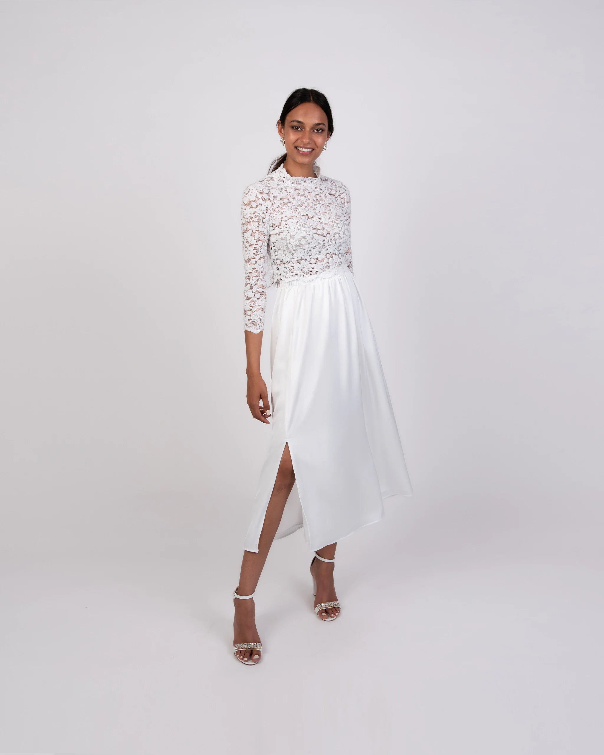 Leichtes Standesamtkleid mit Satinrock und Boho Spitzentop