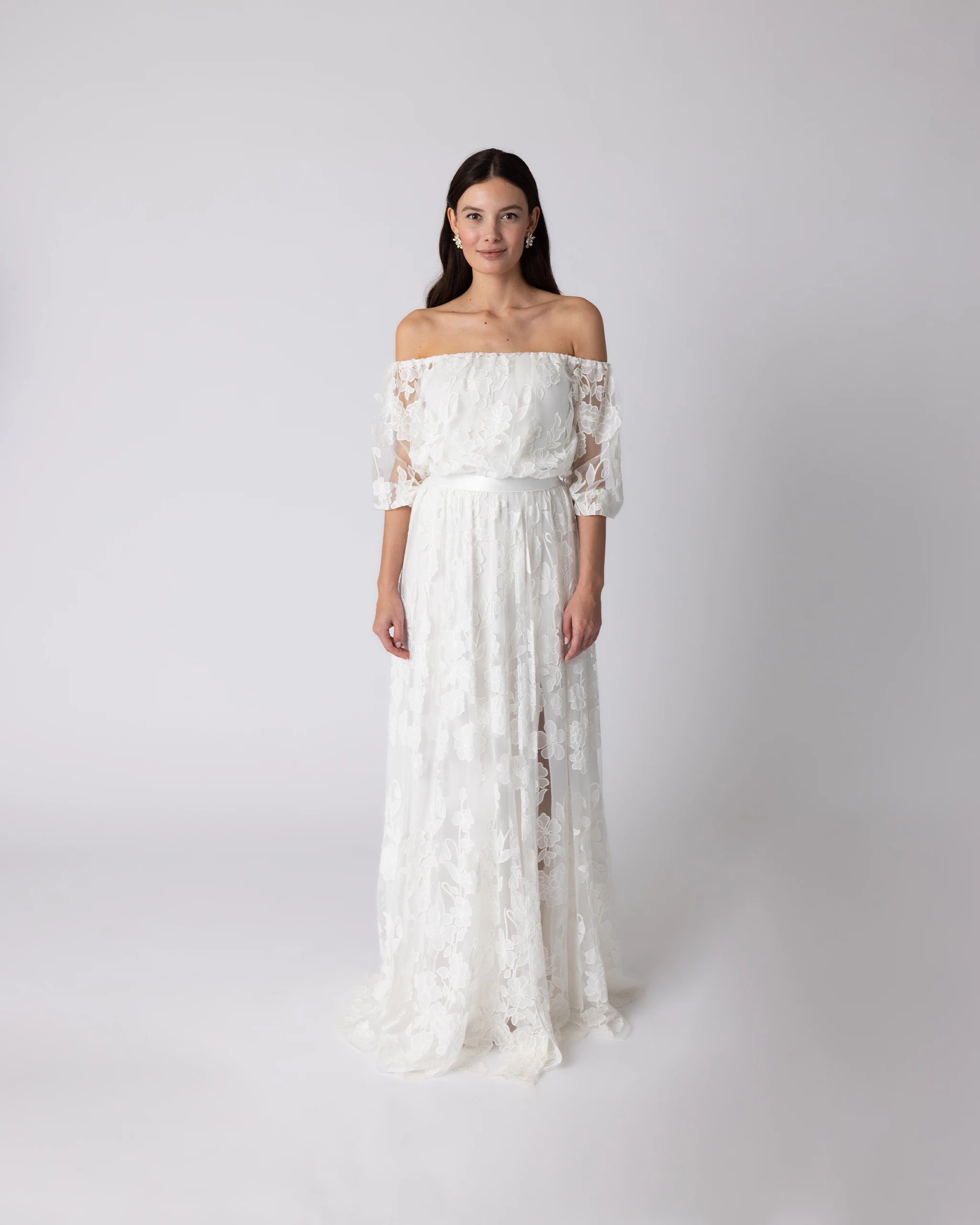 Moderner Brautkleid Zweiteiler im Boho Look mit schulterfreiem Top - Ansicht vorne