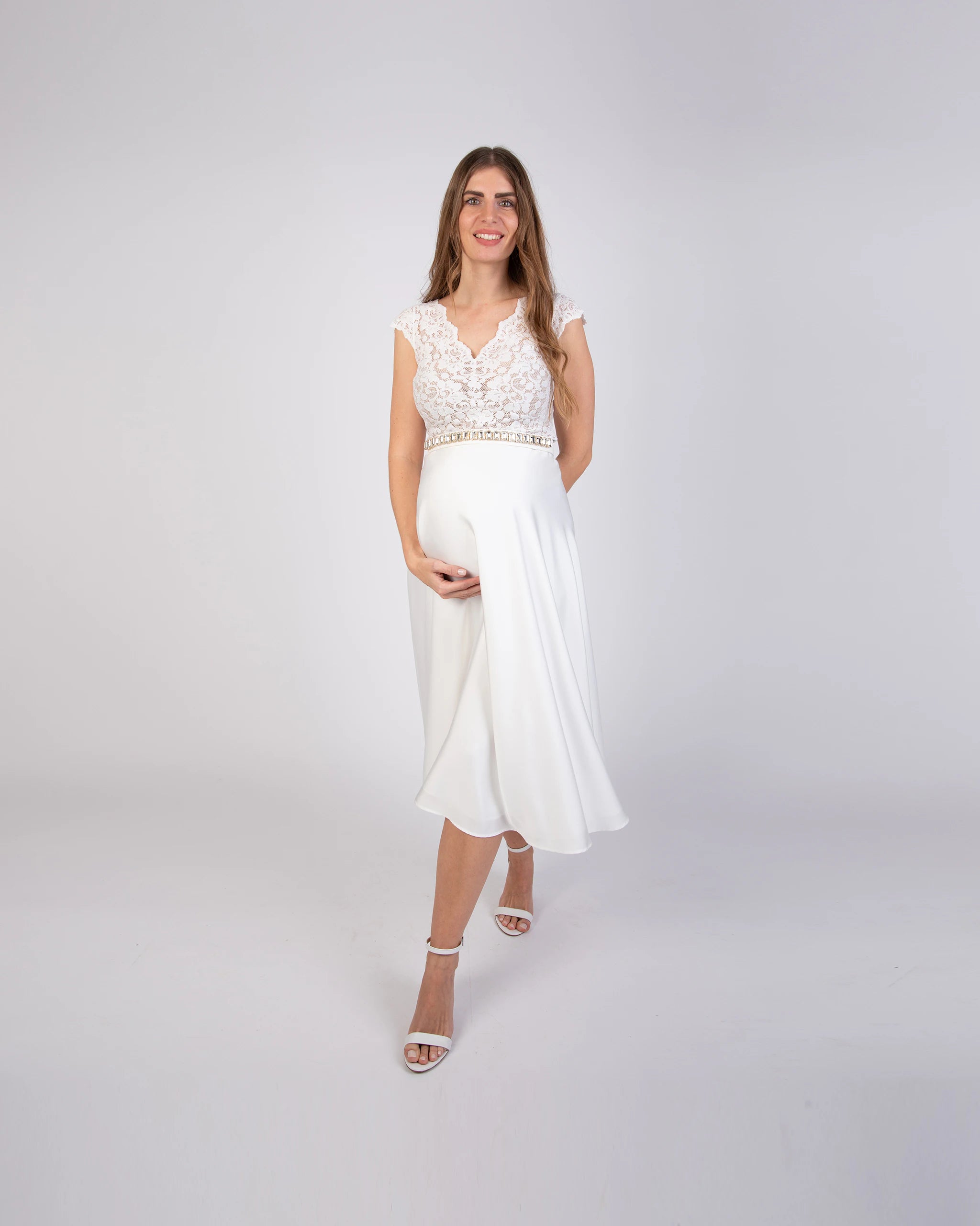 Brautkleid Zweiteiler für Schwangere mit kurzarm Spitzenbody und Satinrock - Ansicht vorne