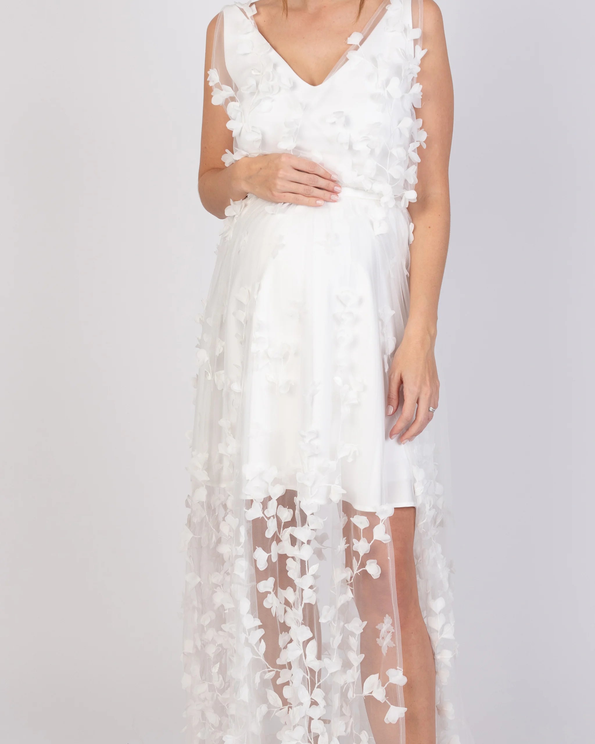 Romantisches Brautkleid für Schwangere mit Maxi-Überrock aus 3D-Blüten - Detailansicht