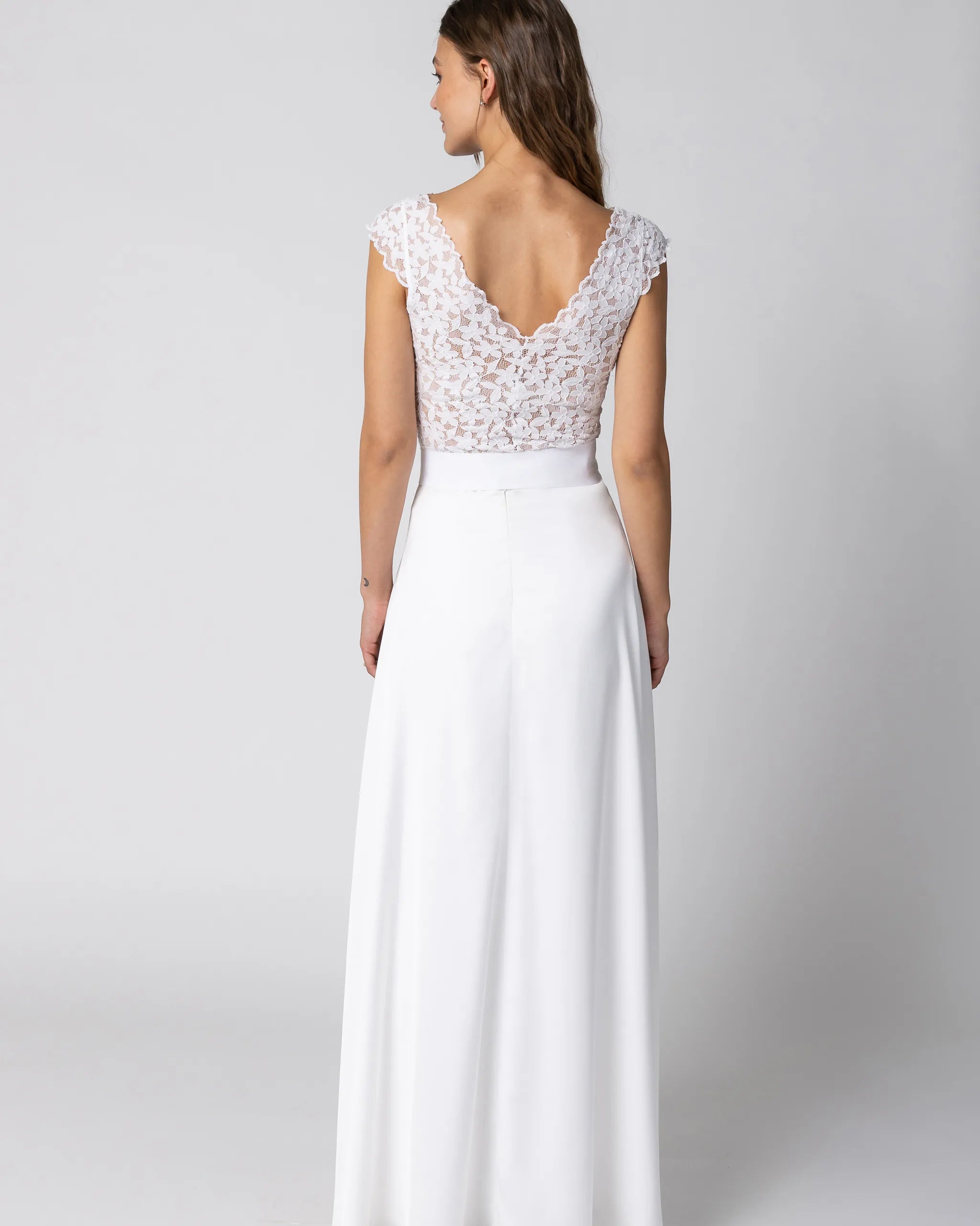 Brautkleid mit Spitzenoberteil & Maxi Satinrock Ansicht hinten