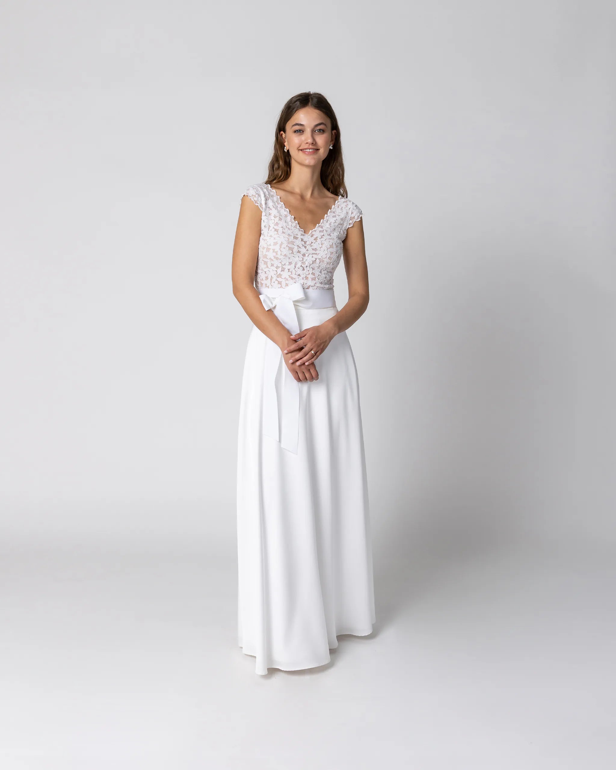 Brautkleid mit Spitzenoberteil & Maxi Satinrock