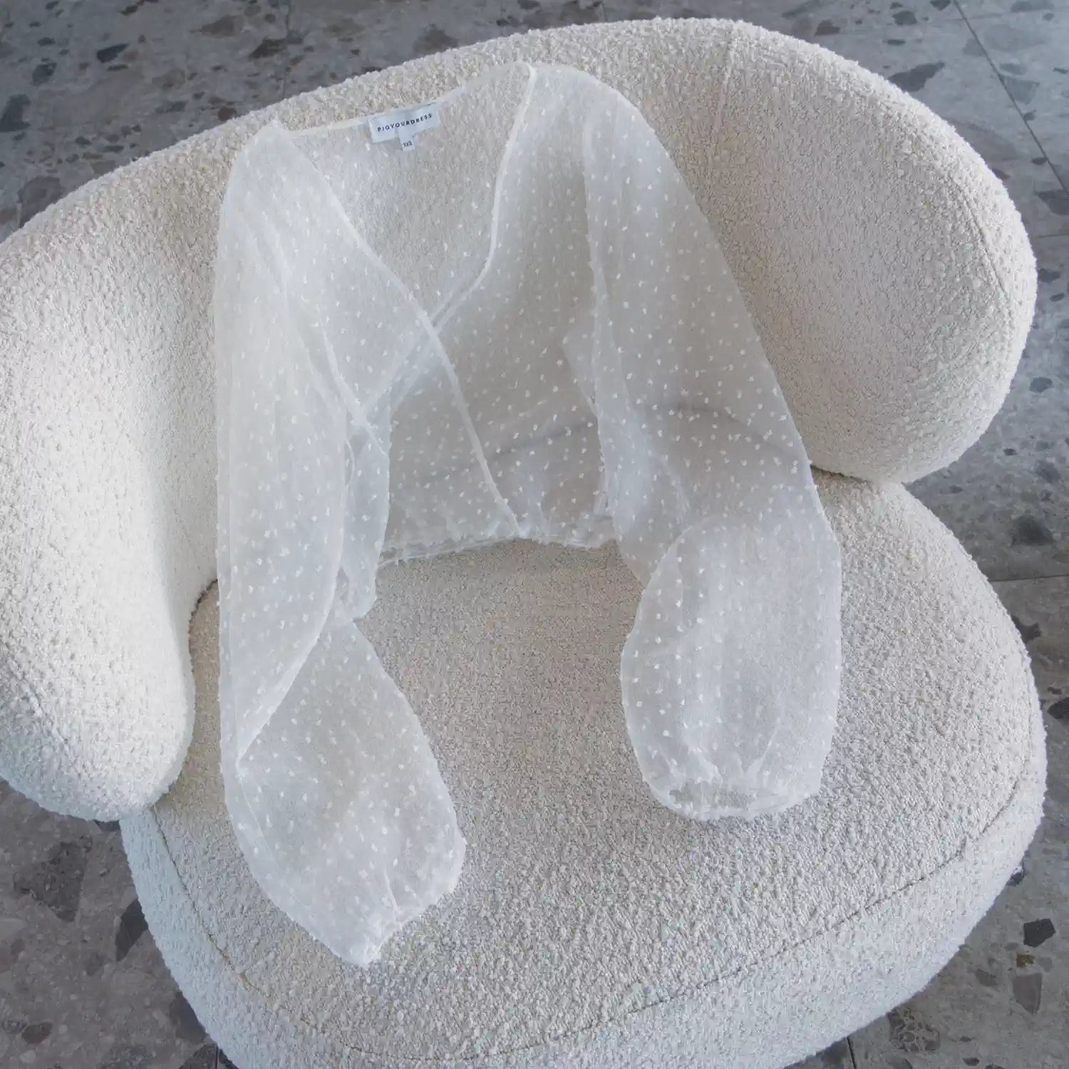 Brautoberteil aus Tuell im Showroom von piqyourdress - Brautmodelabel aus Zürich