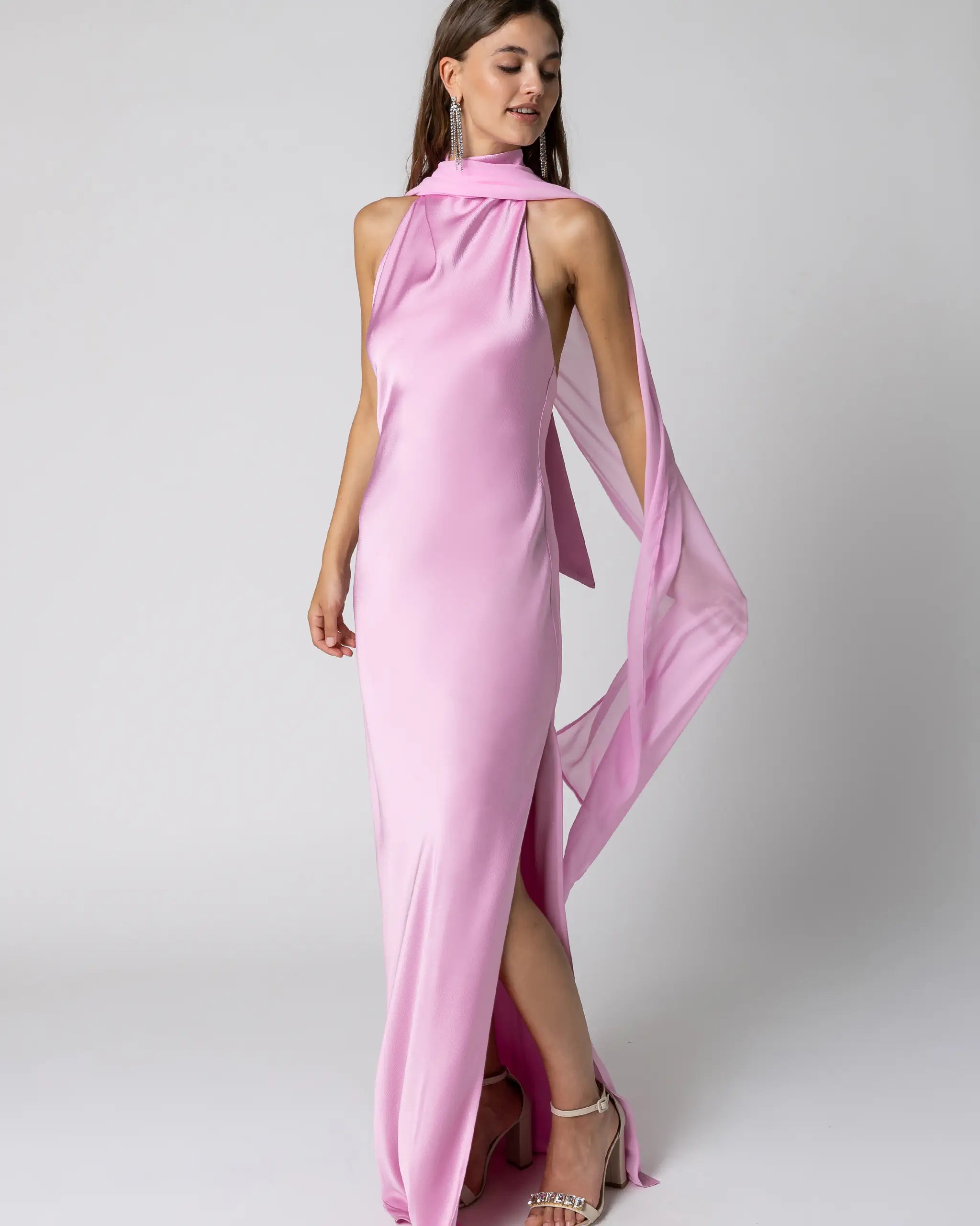Neckholder Abendkleid in Pink mit seitlichem Schlitz - Ansicht vorne