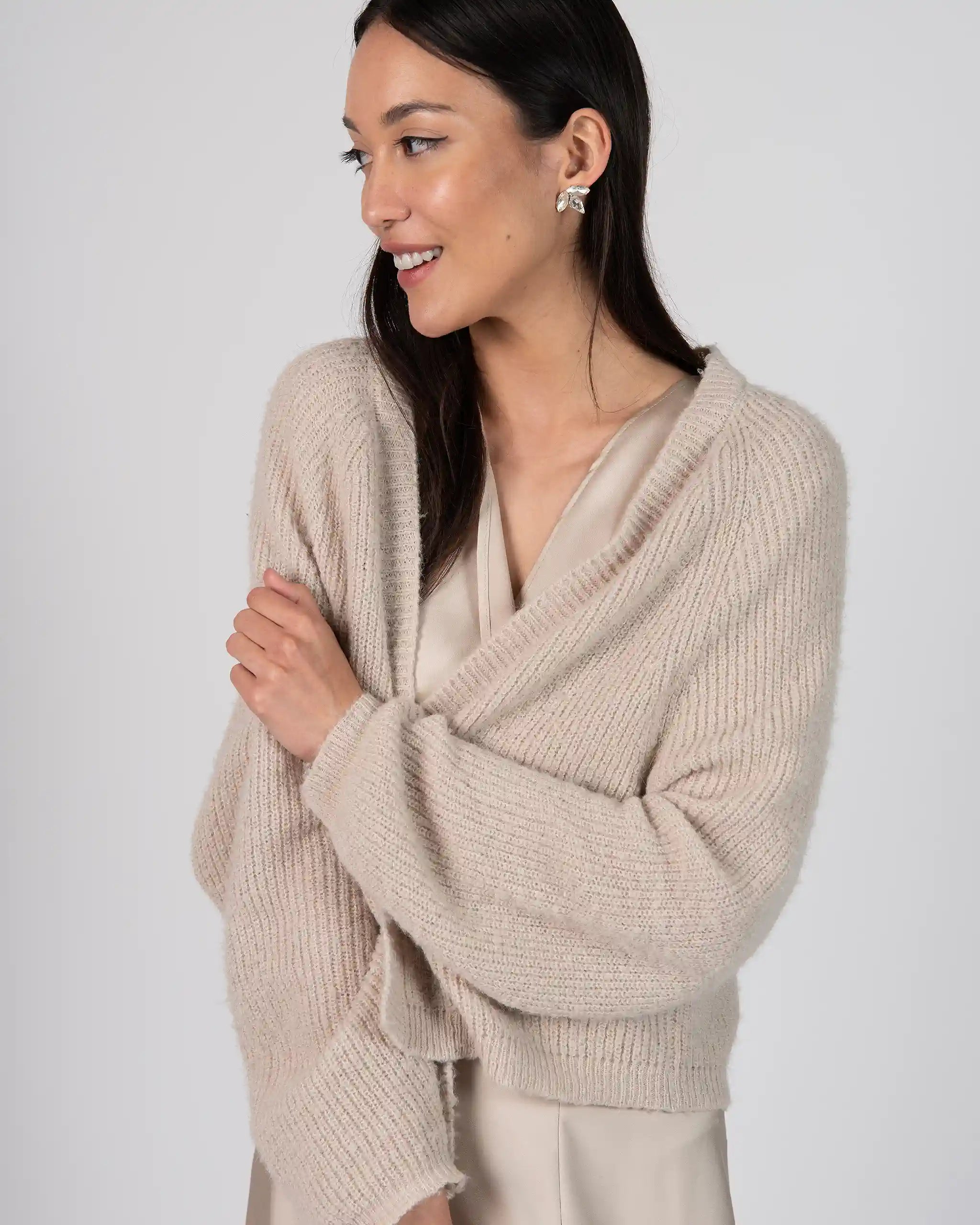 Kurze Strickjacke champagne Ansicht vorne