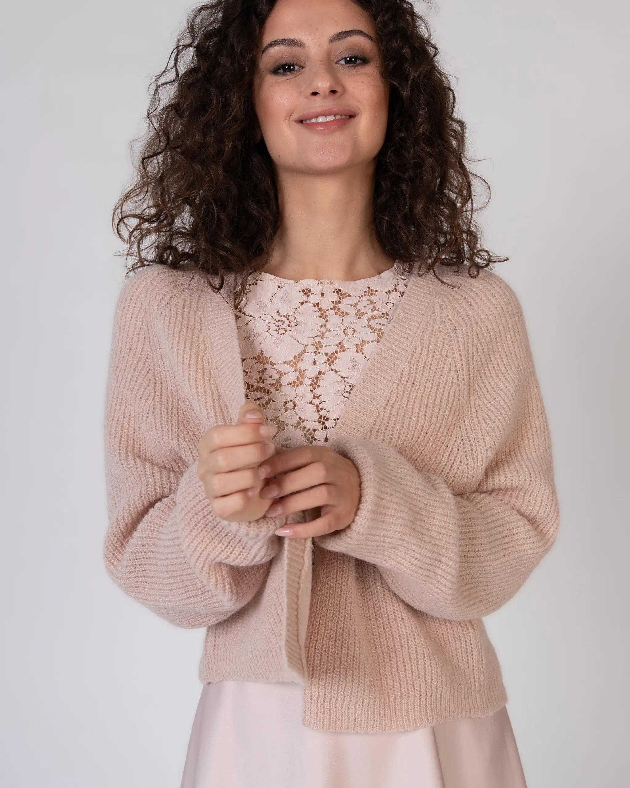 Kurze Strickjacke rosa Ansicht vorne