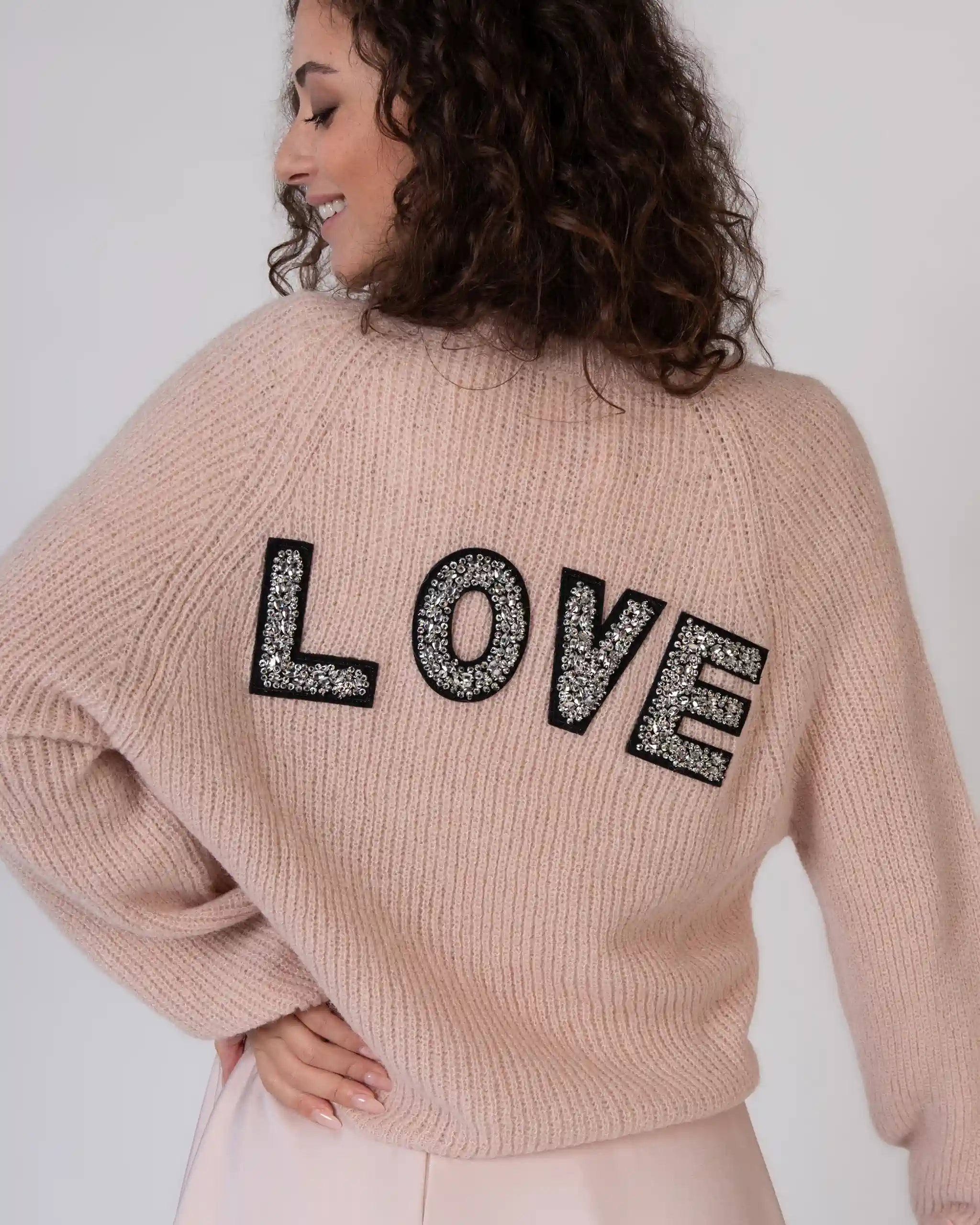 Kurze Strickjacke mit funkelnder LOVE Aufschrift in rosa Ansicht hinten