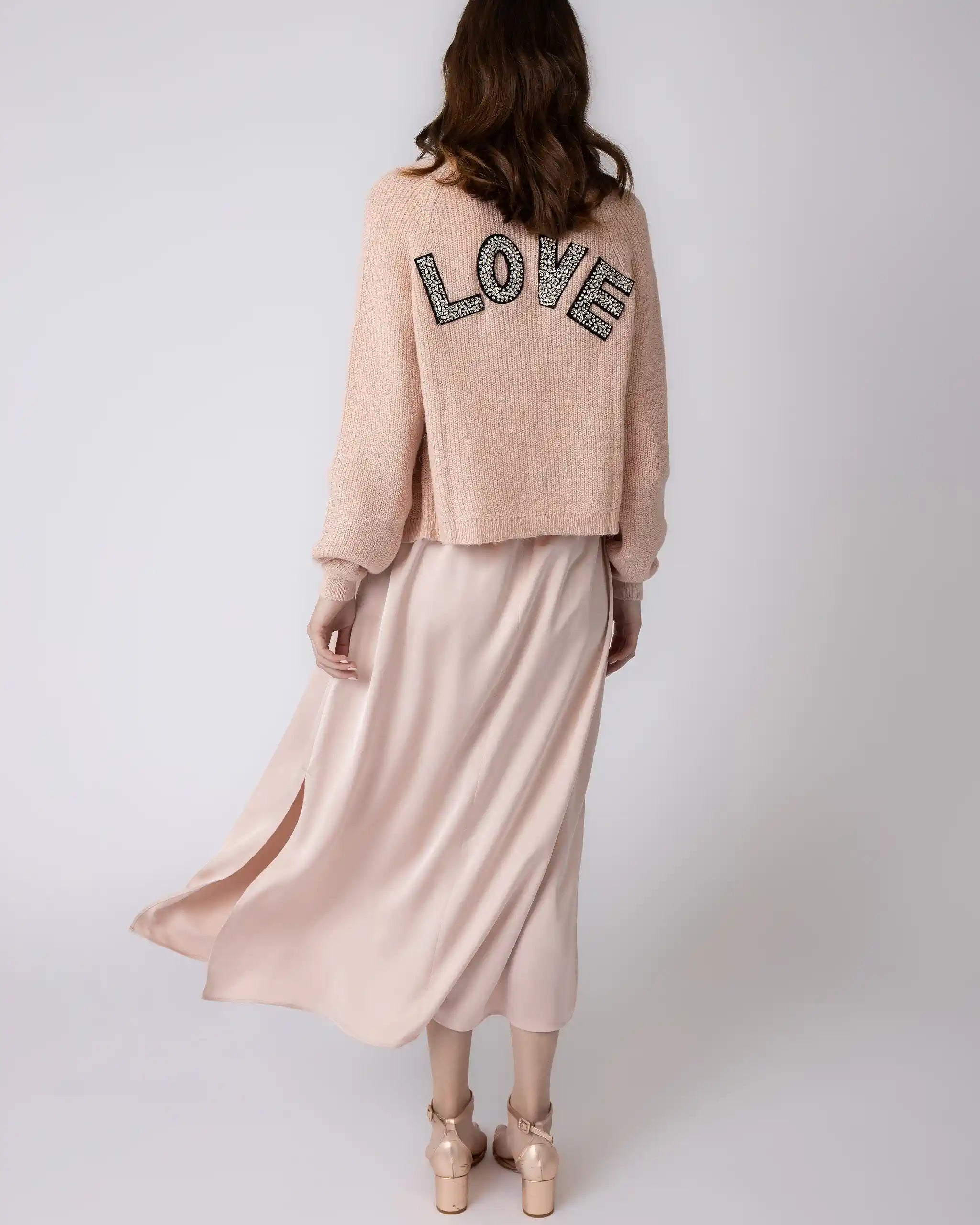 Kurze Strickjacke mit funkelnder LOVE Aufschrift in rosa Ansicht hinten