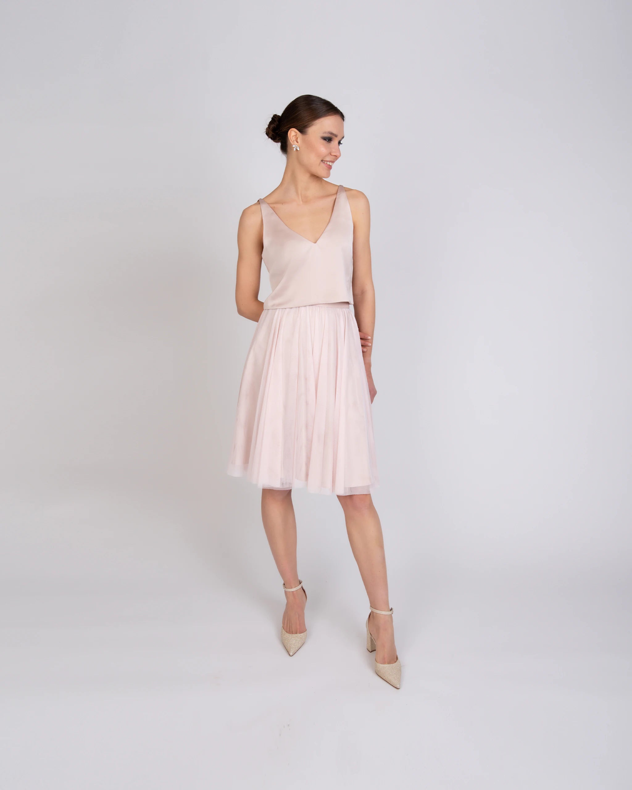 Knielanges Cocktailkleid mit Croptop aus Satin in blush - Ansicht vorne