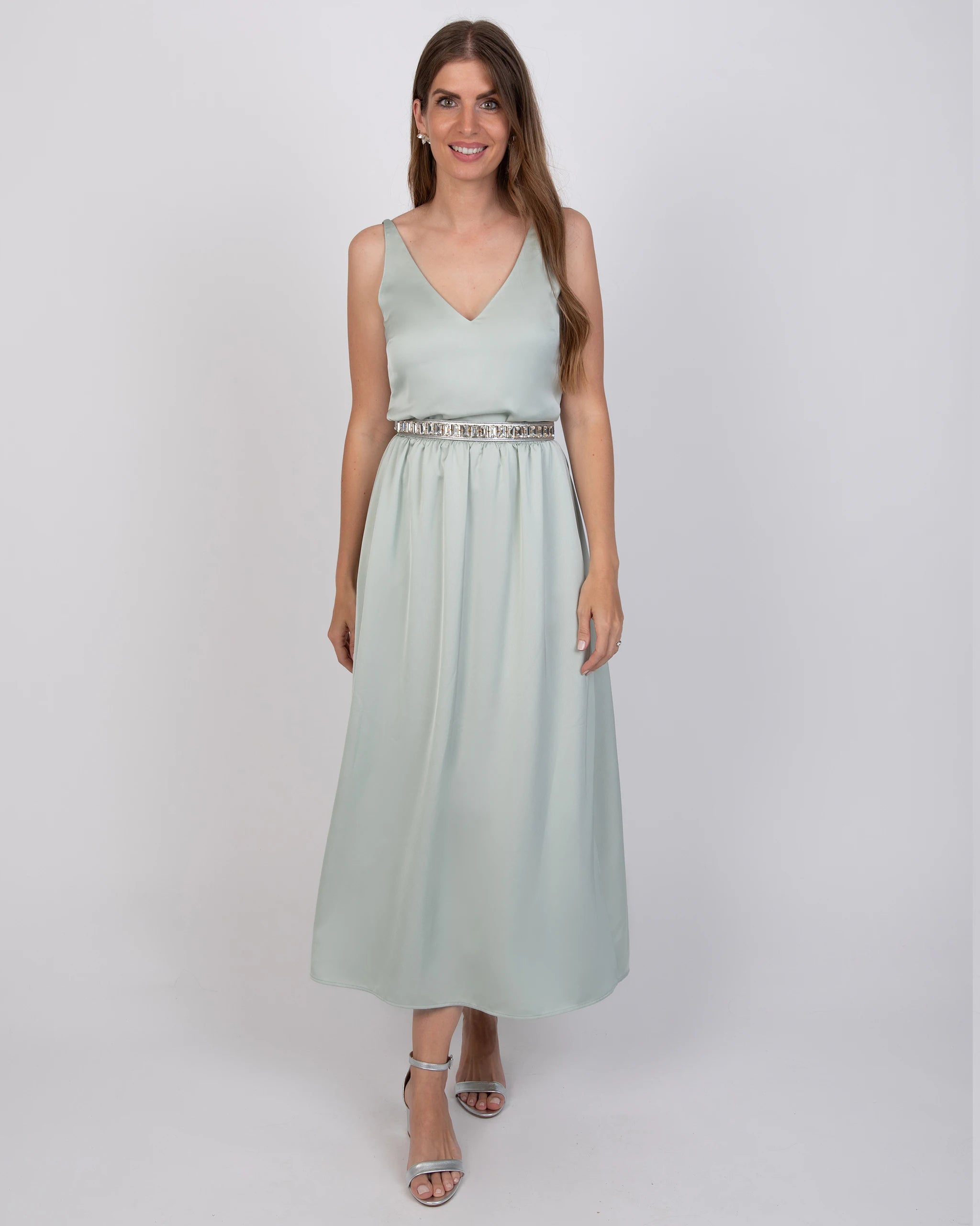 Wadenlanger Satinrock mit Schlitz in salbeigrün Ansicht vorne