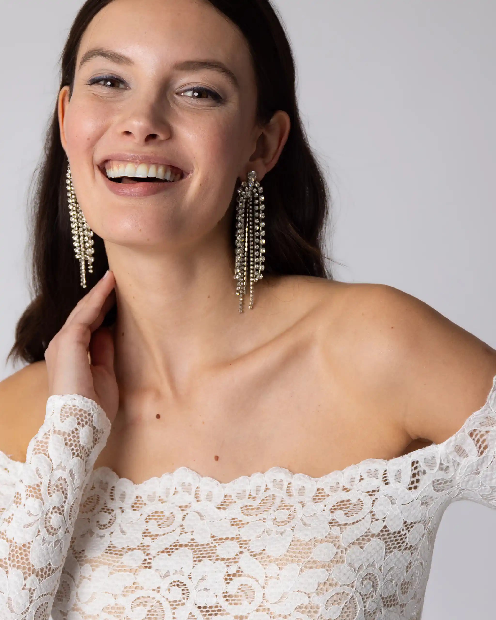 Kristall Ohrringe getragen am Modell