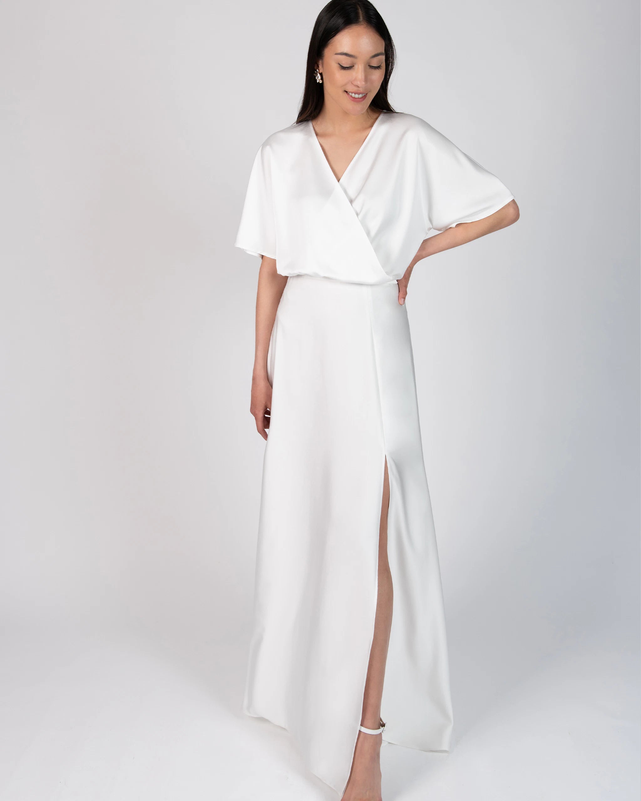 Kurze Brautbluse mit V-Ausschnitt Ansicht vorne