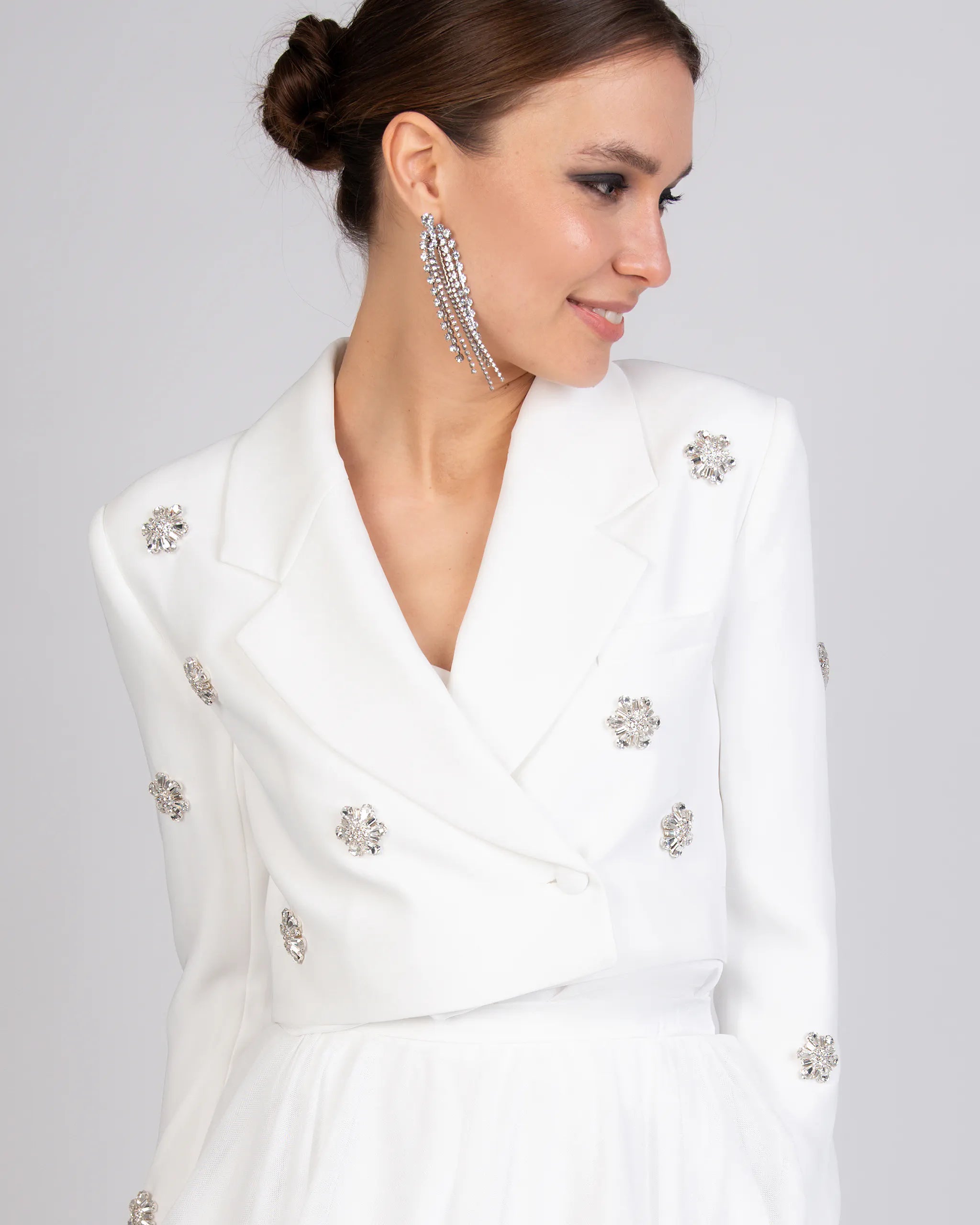 Kurzer Braut Blazer mit Kristallen verziert Ansicht vorne